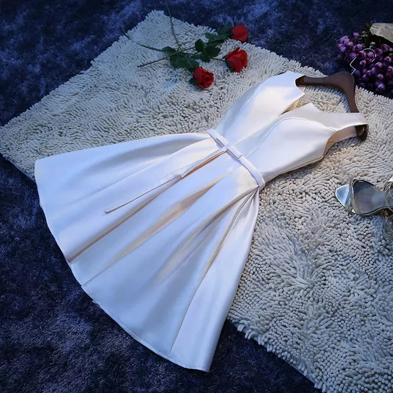Elegant A-Line Scoop Neck Sleeveless Pleated Lace-Up Ivory Short Homecoming Dress