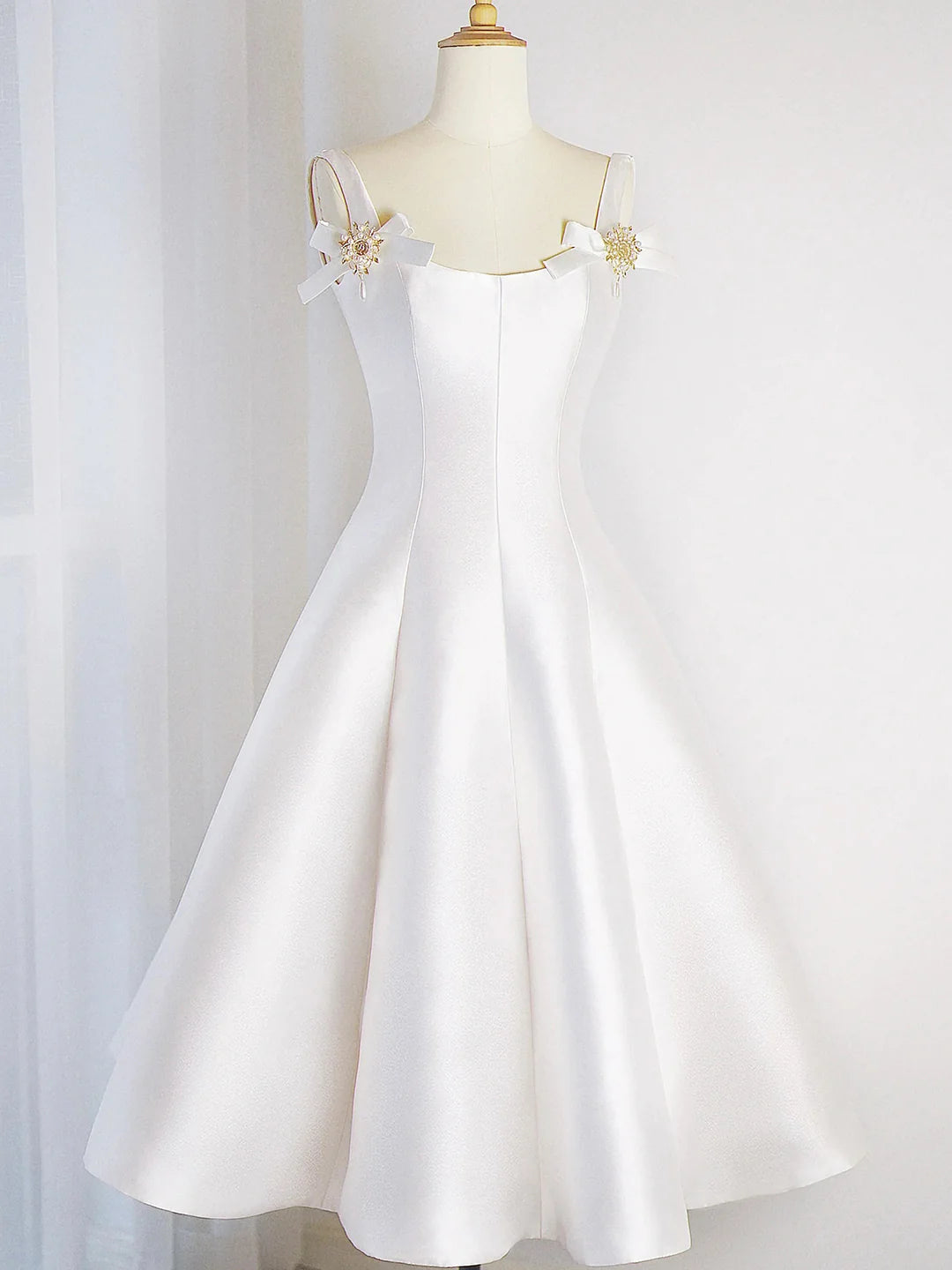 Elegant A-Line Scoop Neck Sleeveless Sparkling Bow-Strap Tea-Length Homecoming Dresses