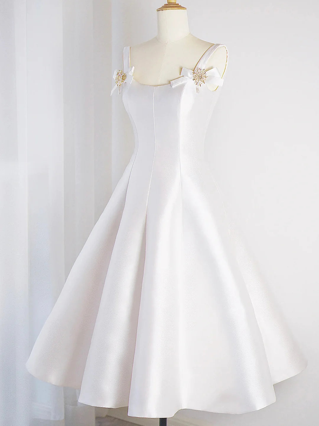 Elegant A-Line Scoop Neck Sleeveless Sparkling Bow-Strap Tea-Length Homecoming Dresses
