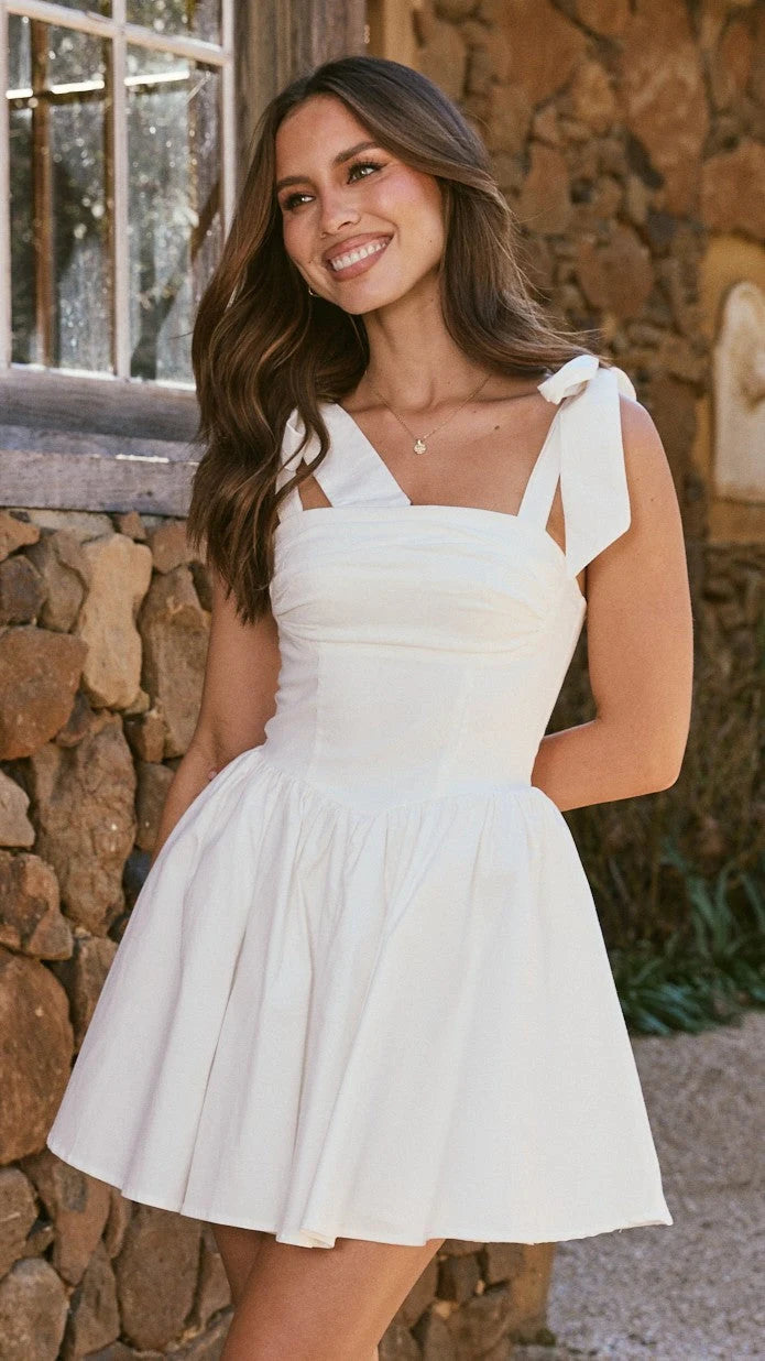 Elegant A-Line Square Neck Bow-Tie Ruched White Mini Homecoming Dress for Women