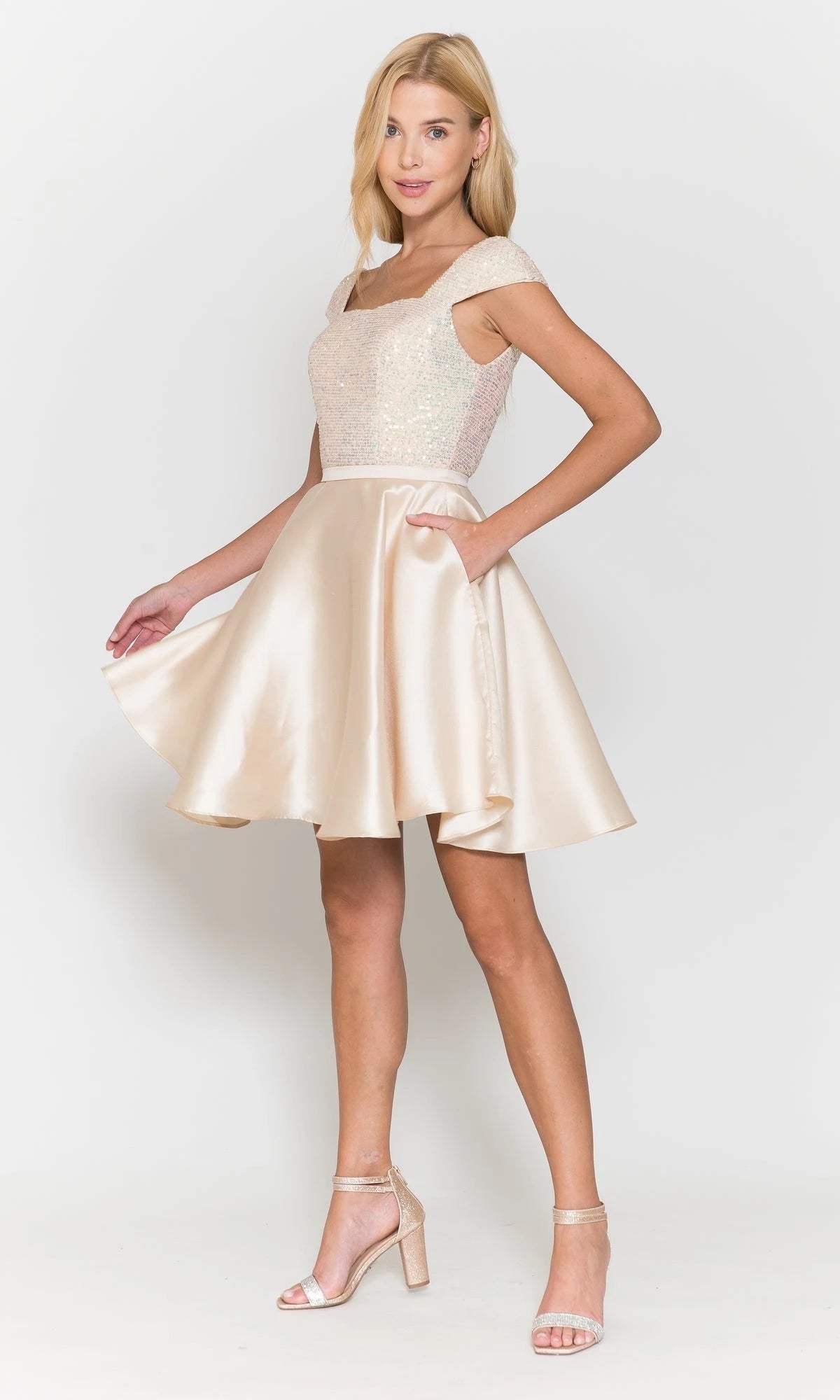 Elegant A-Line Square Neck Cap Sleeve Sequin Black Short Homecoming Dress