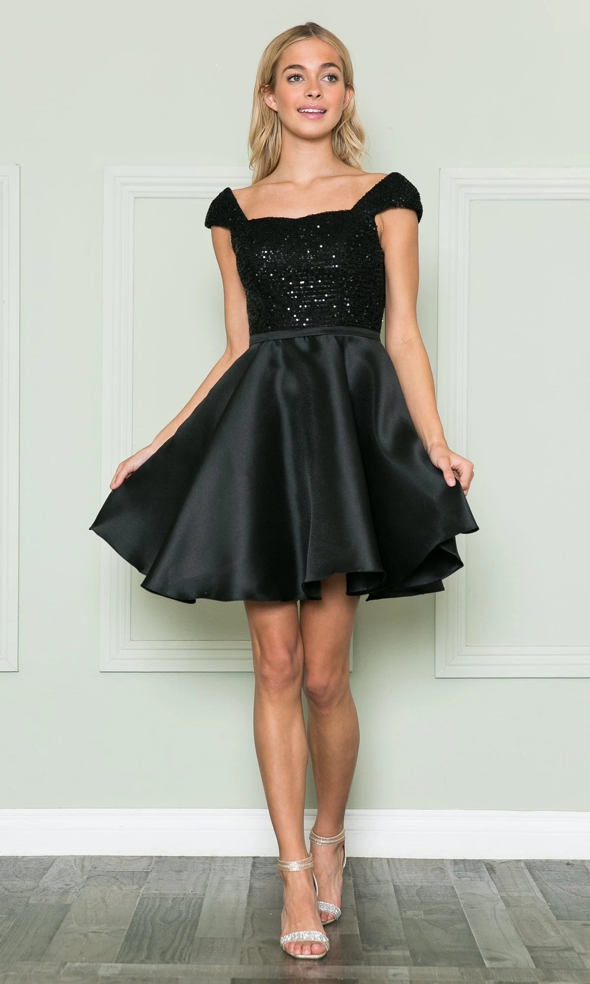 Elegant A-Line Square Neck Cap Sleeve Sequin Black Short Homecoming Dress