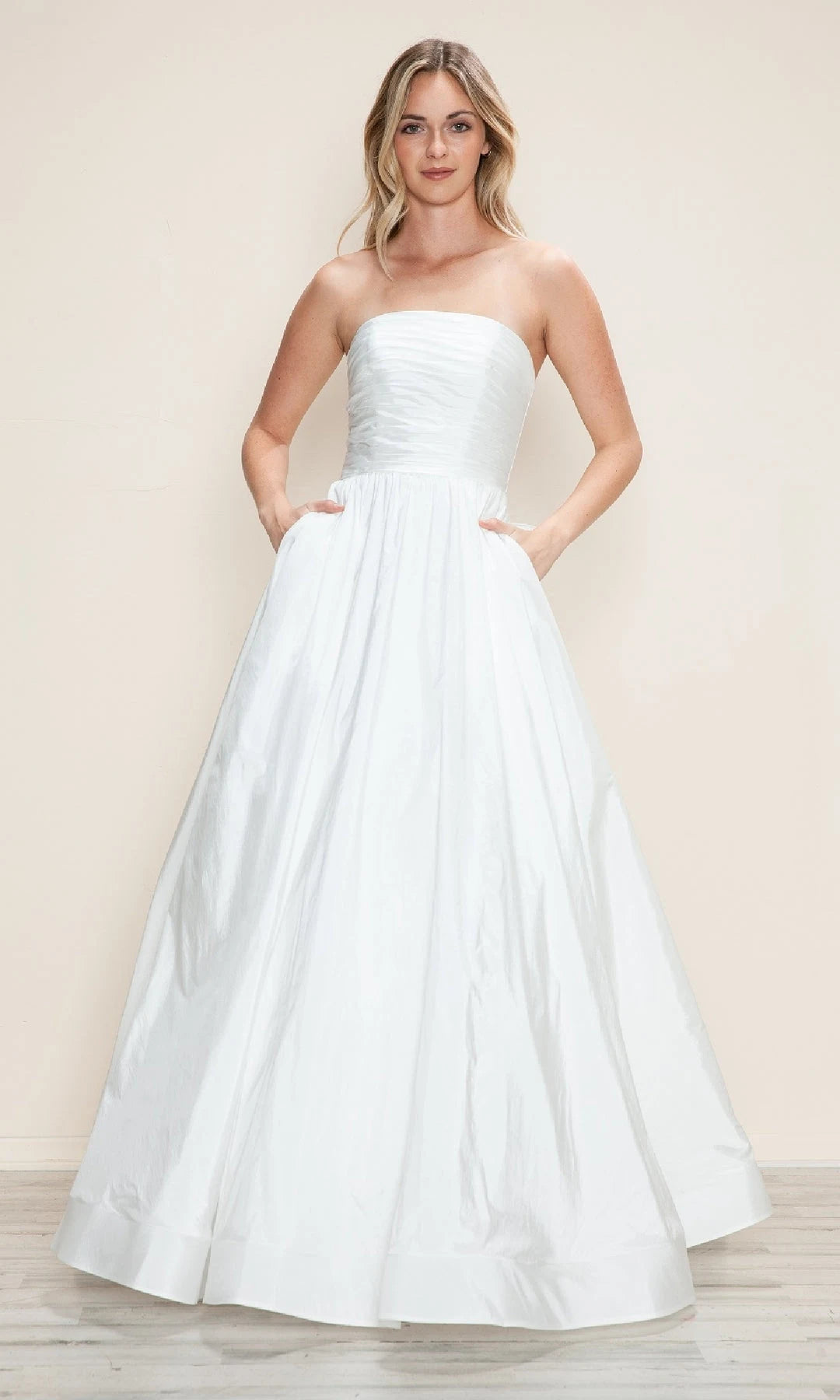 Elegant A-Line Strapless Sleeveless Ruched Bow White Maxi Prom Dresses Women