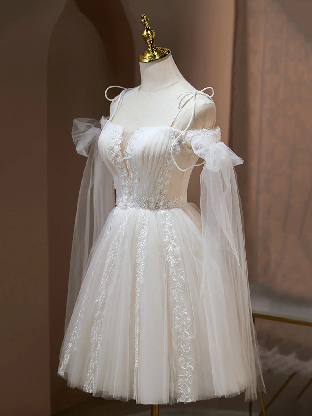 Elegant A-Line Sweetheart Off-Shoulder Detachable Sleeve Lace-Up Back Short Homecoming Dresses