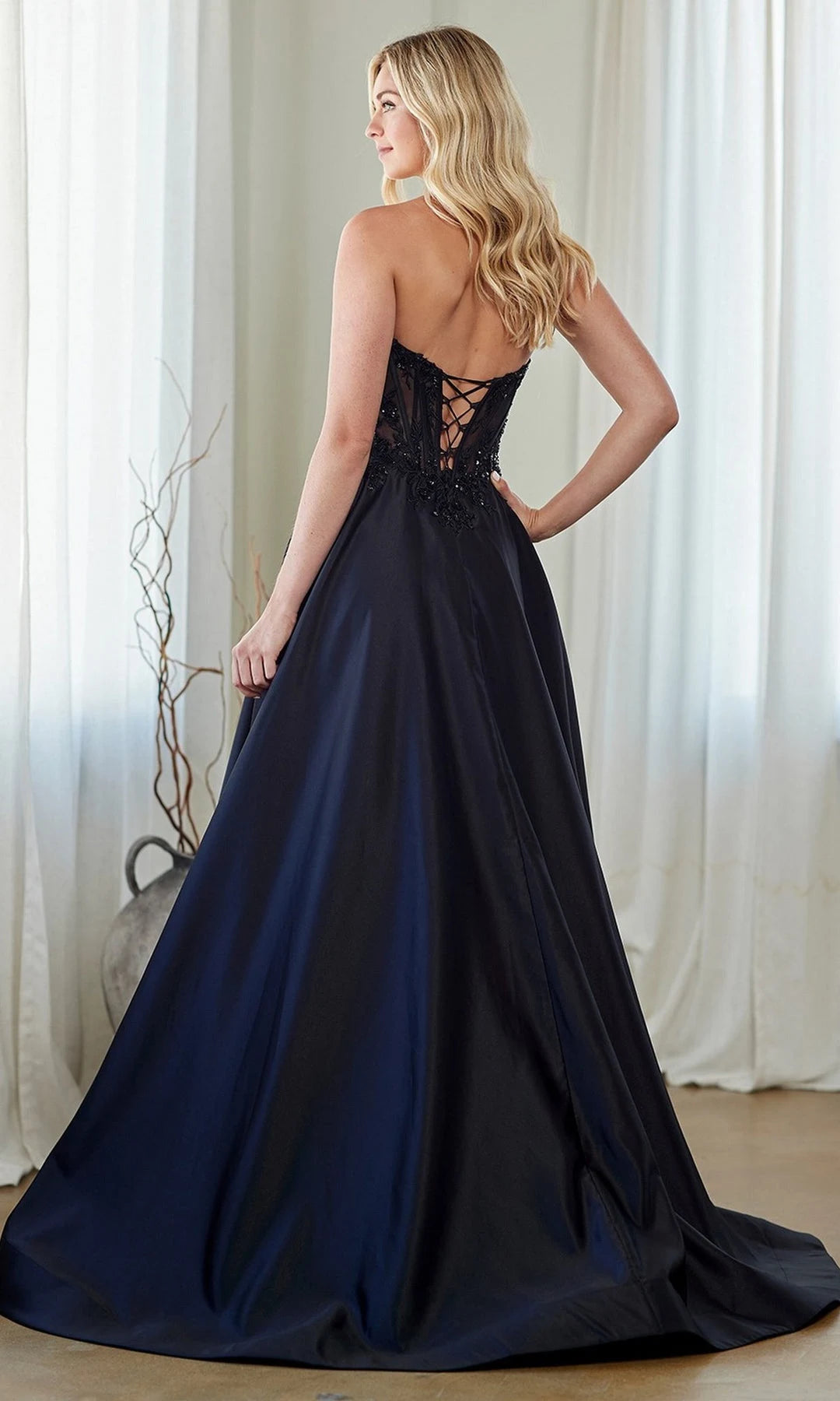 Elegant A-Line Sweetheart Sleeveless Beaded Corset Black Long Prom Dresses Women