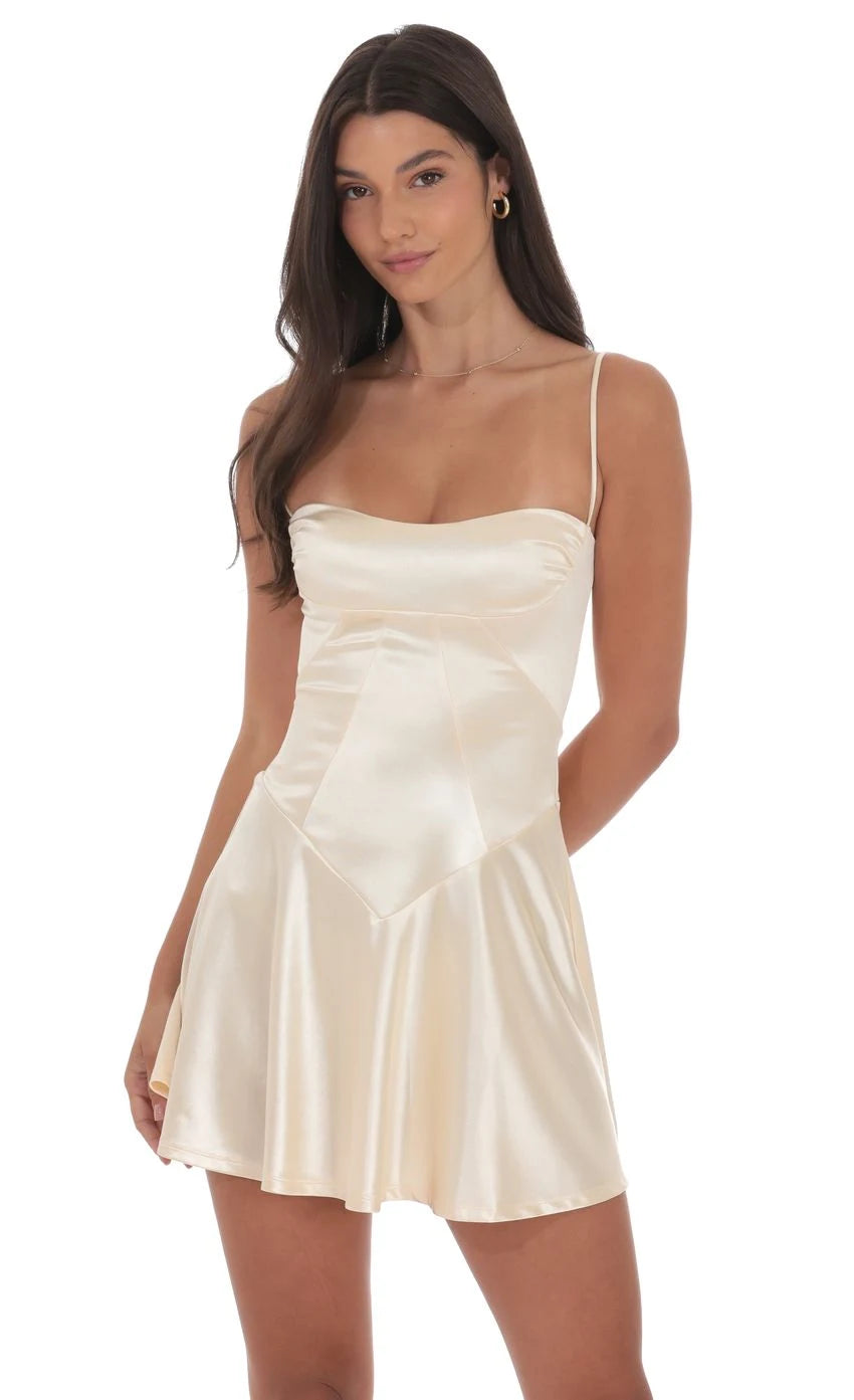 Elegant A-Line Sweetheart Sleeveless Chic Champagne Mini Homecoming Dresses for Women Party