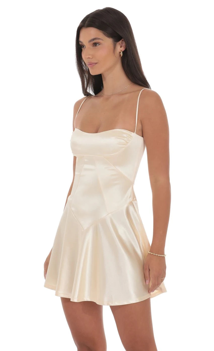 Elegant A-Line Sweetheart Sleeveless Chic Champagne Mini Homecoming Dresses for Women Party
