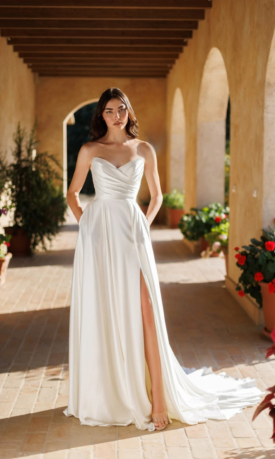 Elegant A-Line Sweetheart Sleeveless Pleated Slit White Maxi Prom Dresses Women