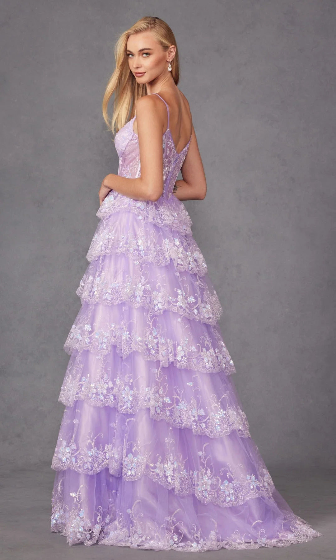 Elegant A-Line Sweetheart Sleeveless Tiered Lilac Long Prom Dresses Women Gown