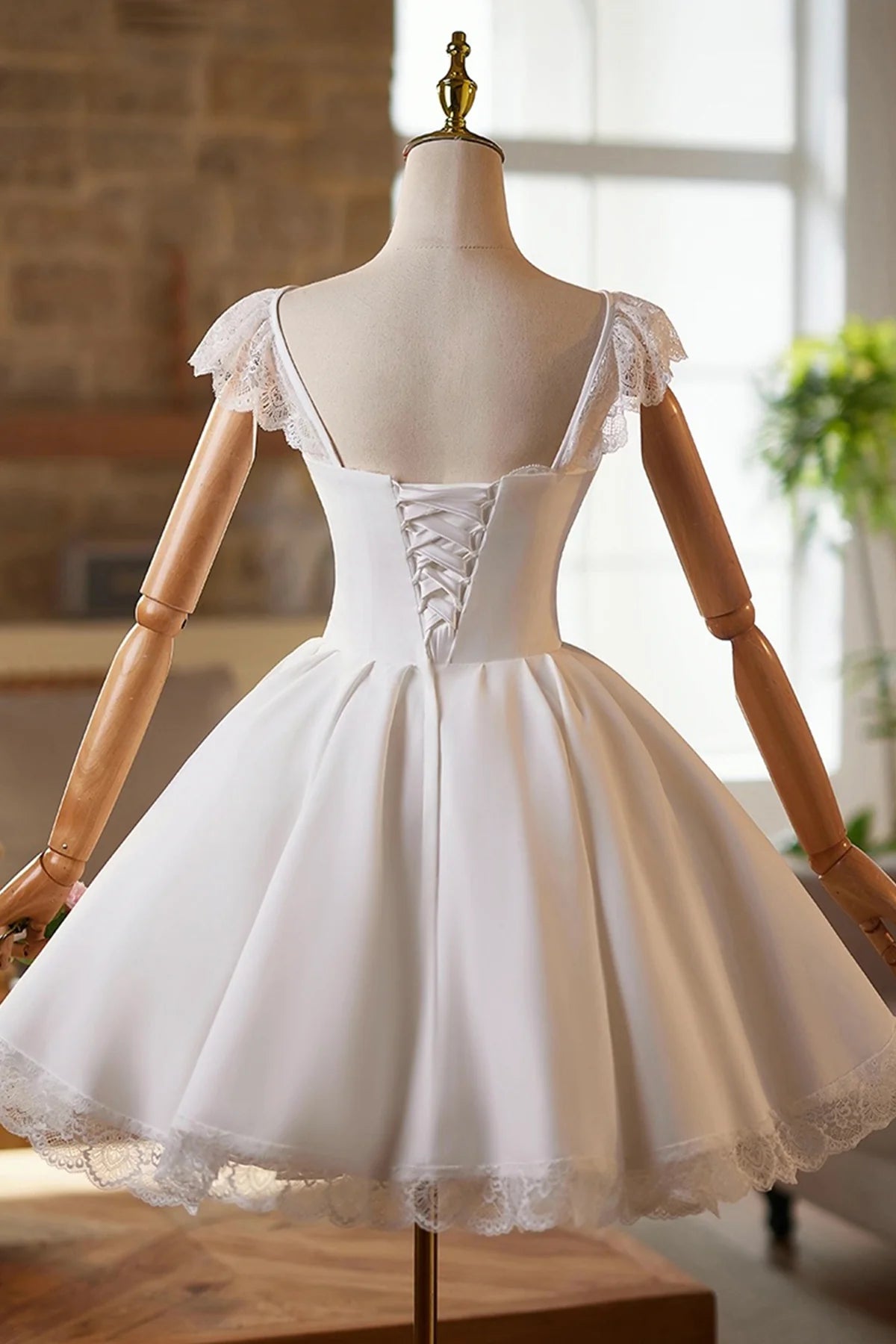 Elegant A-Line Sweetheart Square Neck Lace Cap Sleeves Corset Back Short Homecoming Dress