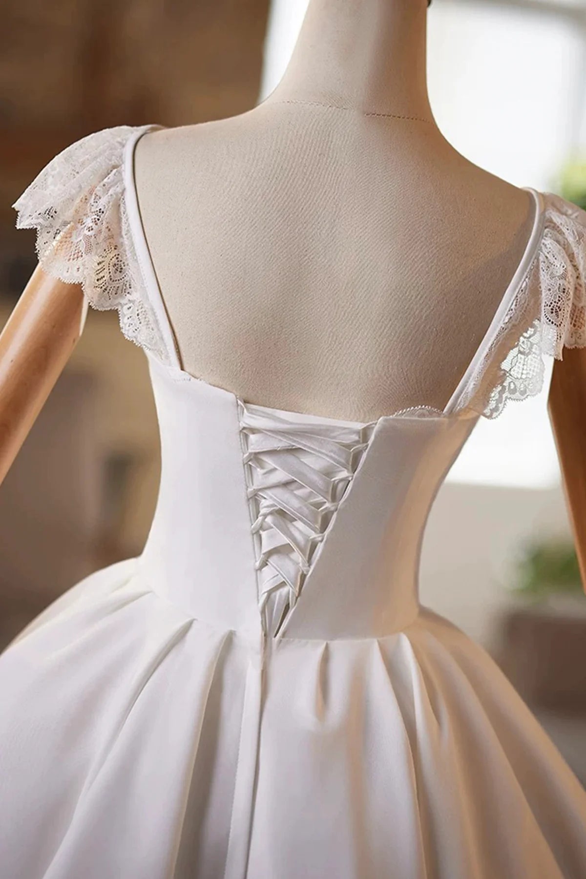 Elegant A-Line Sweetheart Square Neck Lace Cap Sleeves Corset Back Short Homecoming Dress