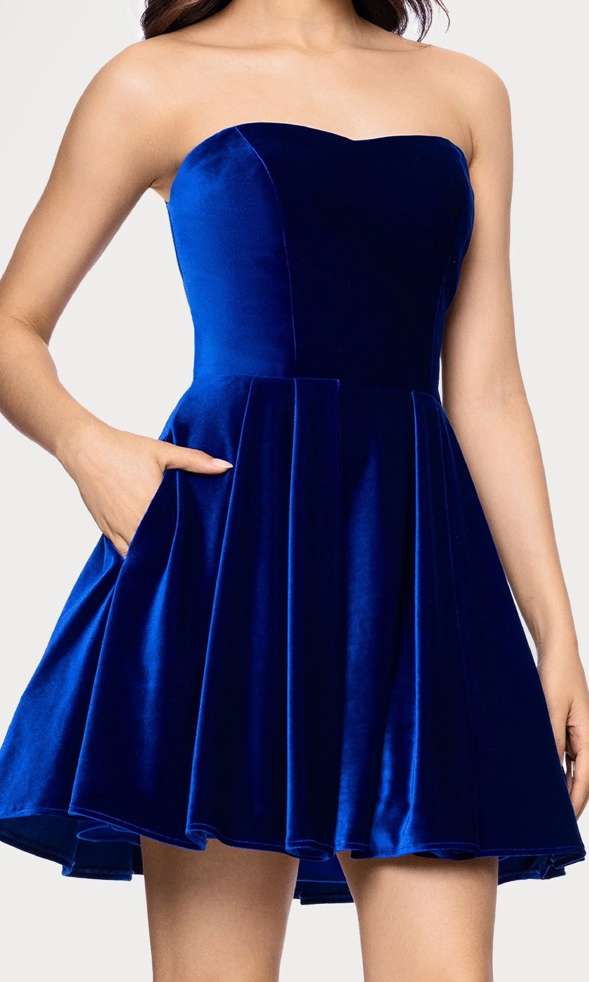 Elegant A-Line Sweetheart Strapless Pleated Royal Blue Short Homecoming Dress
