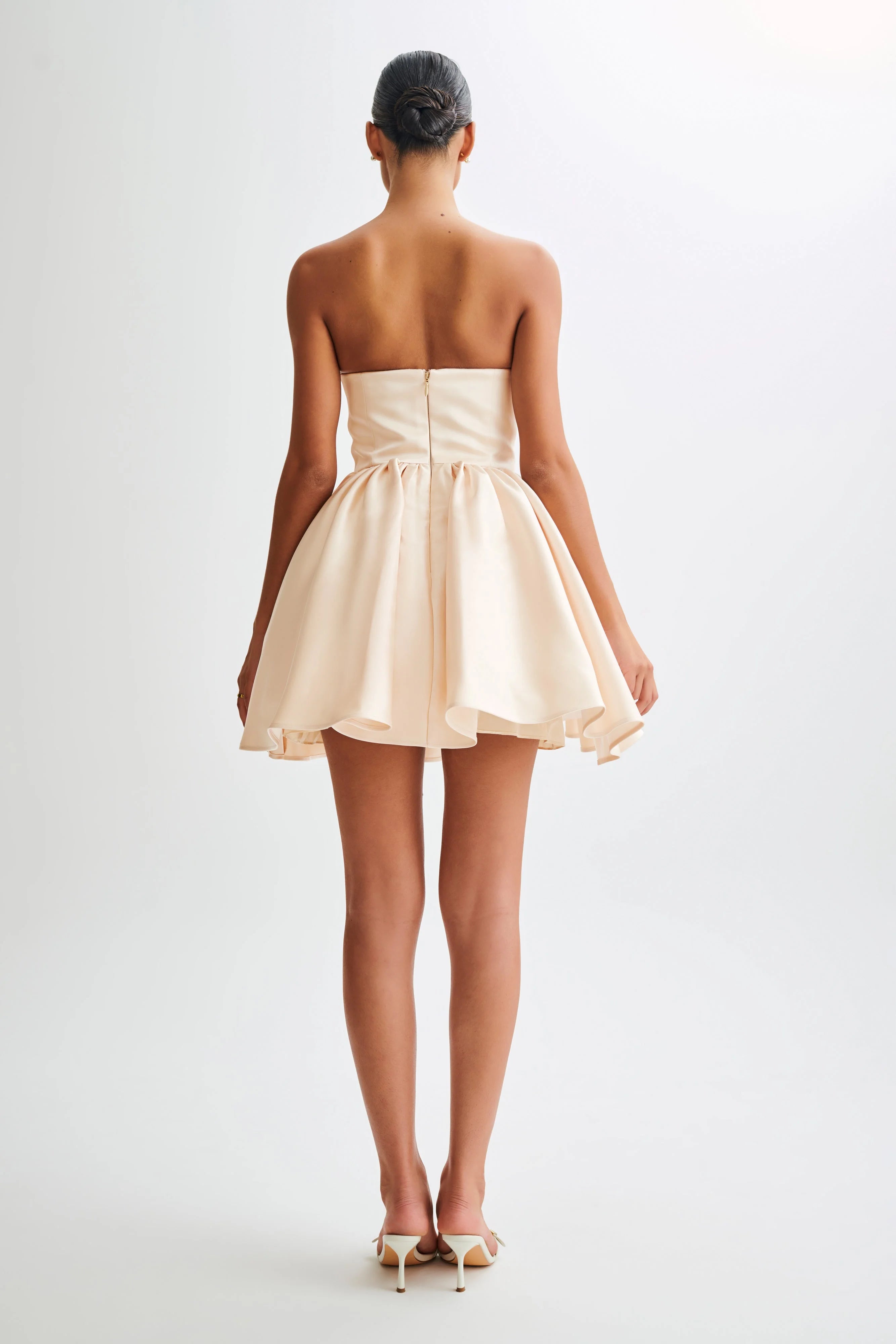 Elegant A-Line Sweetheart Strapless Structured Voluminous Champagne Mini Homecoming Dresses Women's Gown