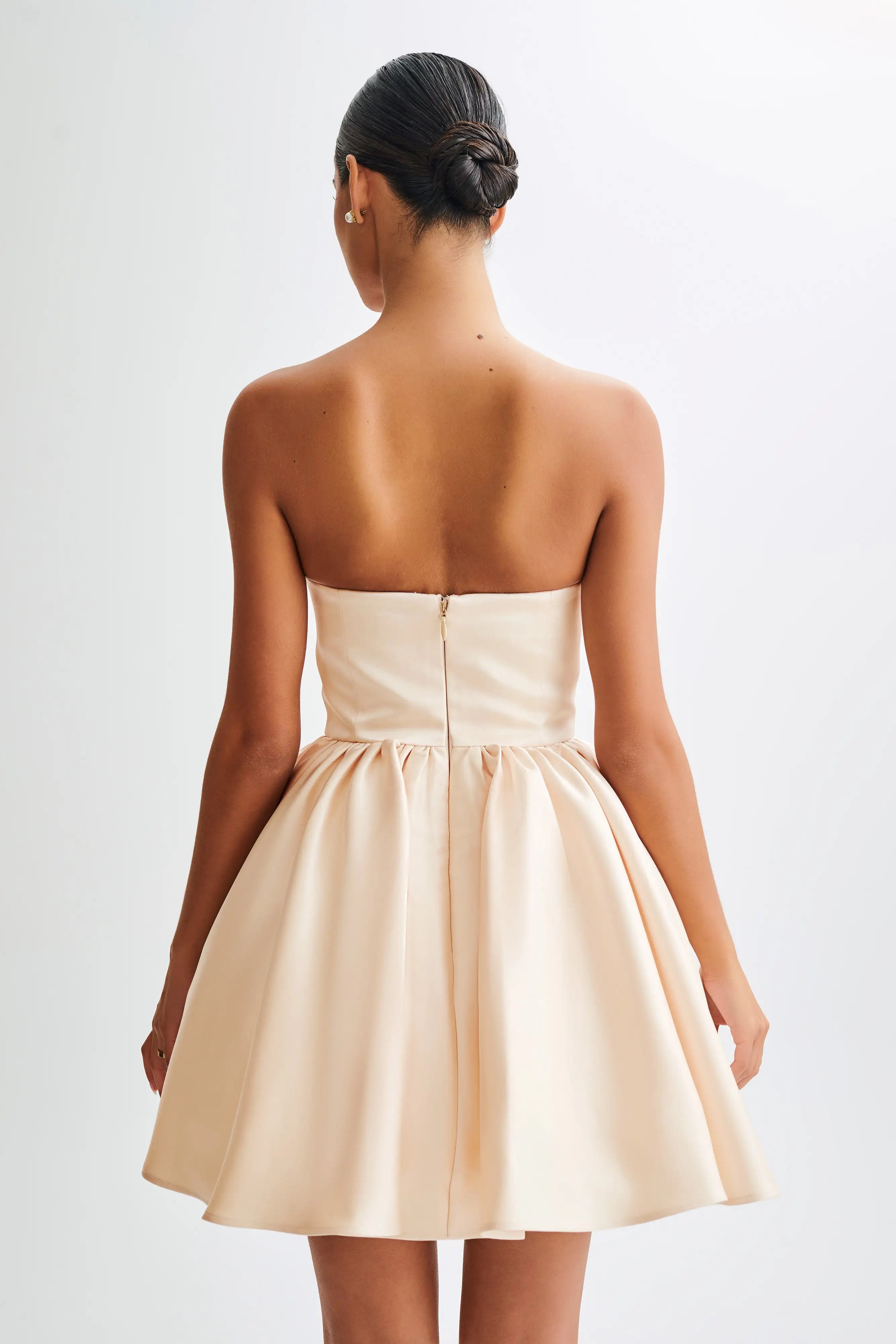Elegant A-Line Sweetheart Strapless Structured Voluminous Champagne Mini Homecoming Dresses Women's Gown