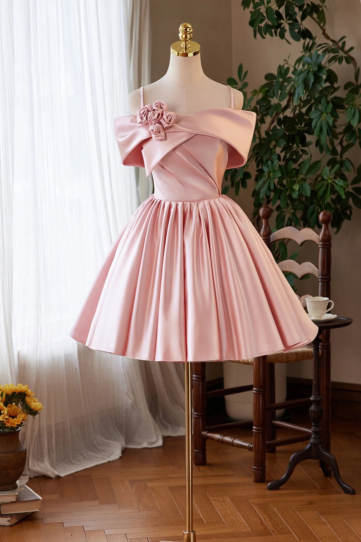 Elegant A-line Off-Shoulder Sweetheart Spaghetti Strap Lace-Up Back Short Homecoming Dresses with Floral Detail
