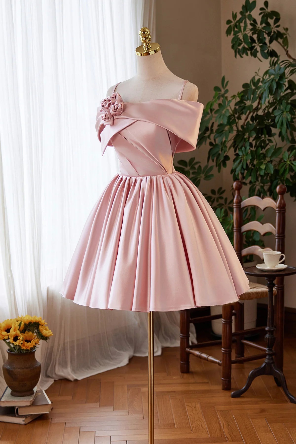 Elegant A-line Off-Shoulder Sweetheart Spaghetti Strap Lace-Up Back Short Homecoming Dresses with Floral Detail