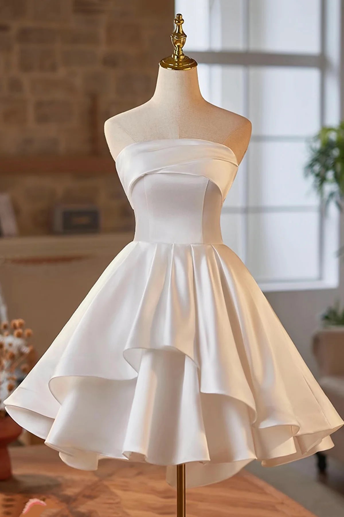 Elegant A-line Strapless Draped Sleeveless Lace-Up Back Short Tiered Homecoming Dress