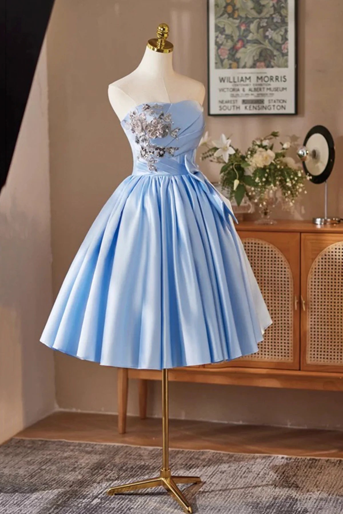 Elegant A-line Sweetheart Strapless Sleeveless Lace-Up Back Short Sparkling Homecoming Dresses