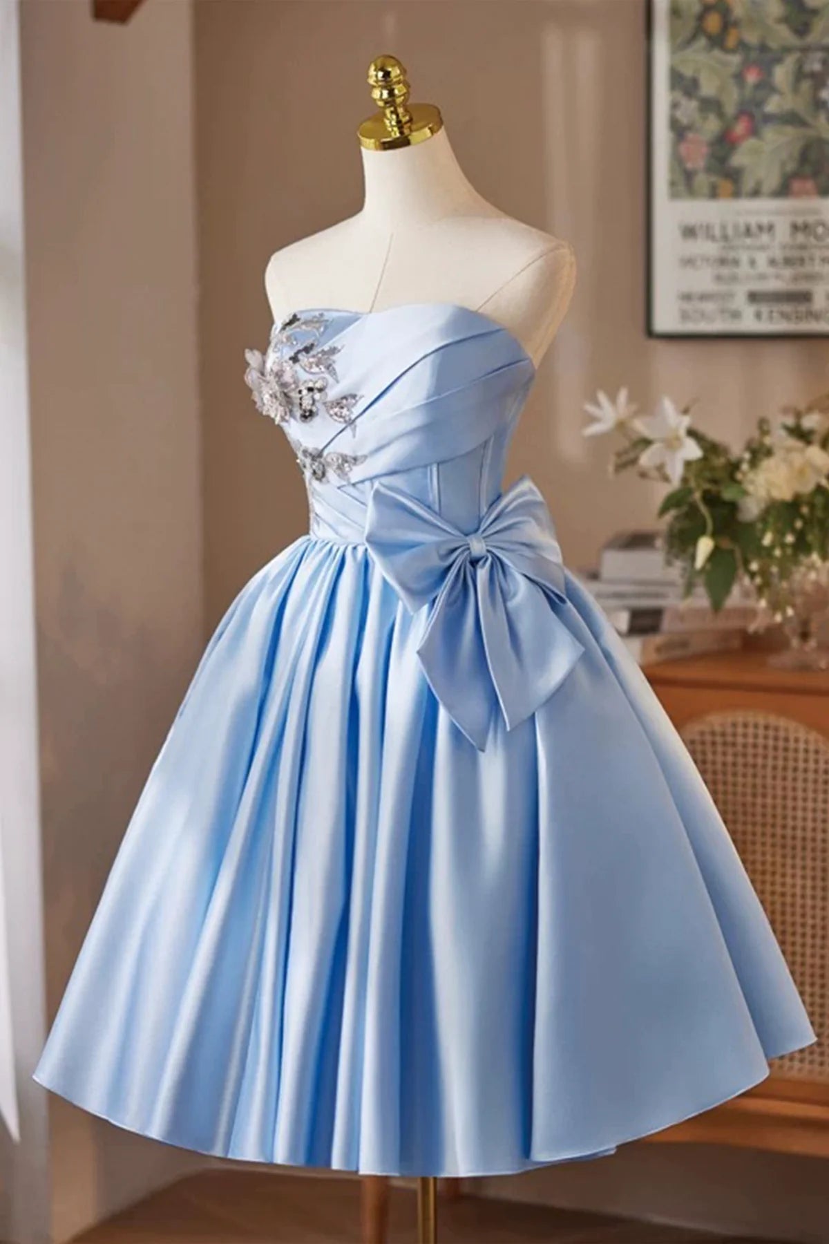 Elegant A-line Sweetheart Strapless Sleeveless Lace-Up Back Short Sparkling Homecoming Dresses
