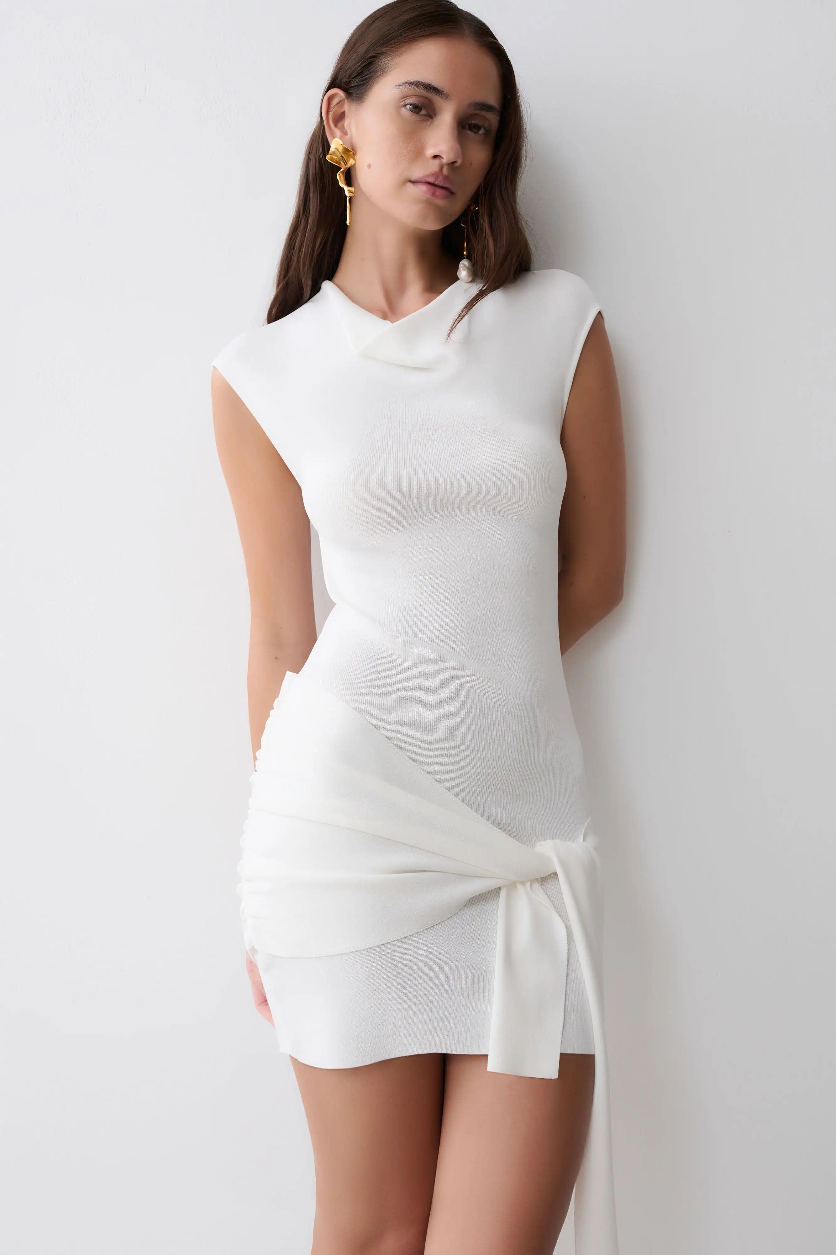 Elegant Bodycon Cowl Neck Sleeveless Ruched Knot-Detail White Mini Homecoming Dress Women's