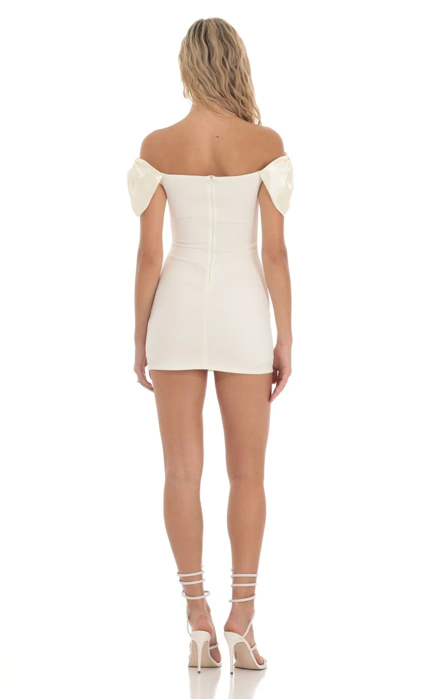 Elegant Bodycon Off-Shoulder Puff Sleeves Bow Cream Mini Homecoming Dress