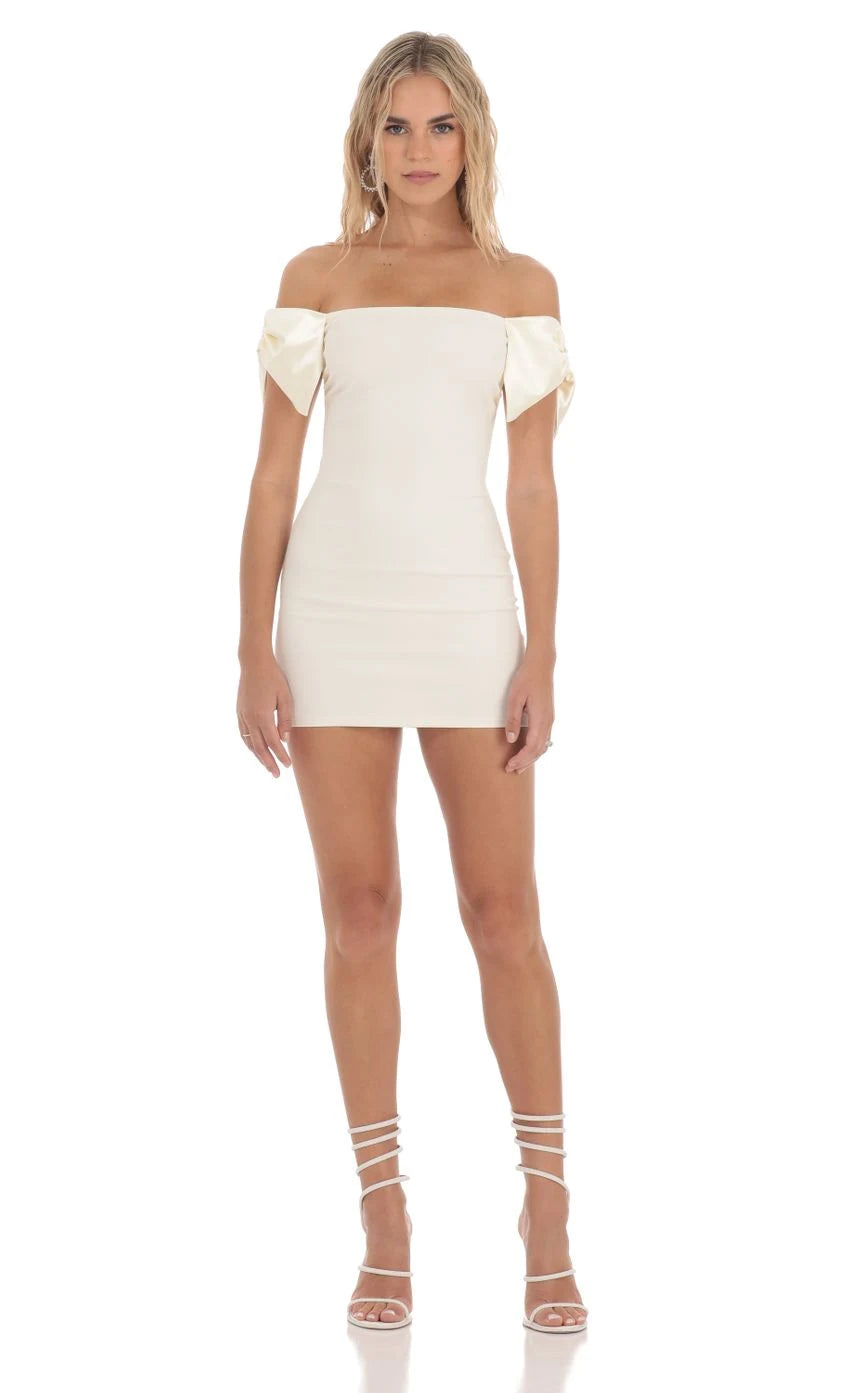 Elegant Bodycon Off-Shoulder Puff Sleeves Bow Cream Mini Homecoming Dress