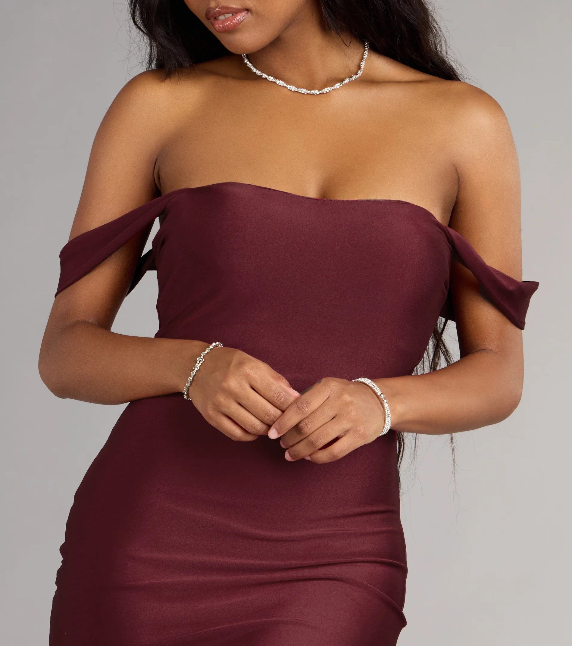 Elegant Bodycon Off-the-Shoulder Mini Homecoming Dress with Draped Sleeves and Fitted Back
