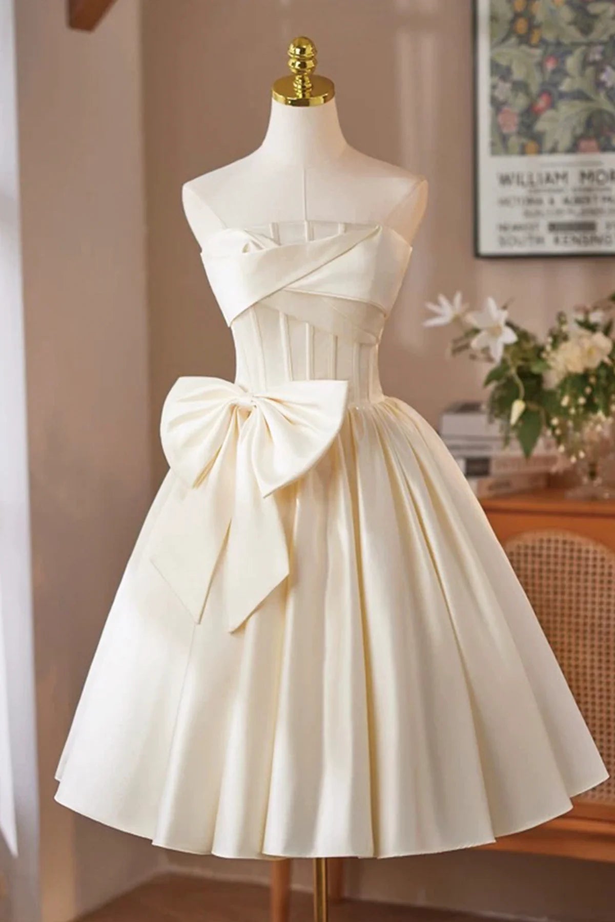 Elegant Draped Bodice A-Line Strapless Sleeveless Lace-Up Back Short Homecoming Dresses with Oversized Bow