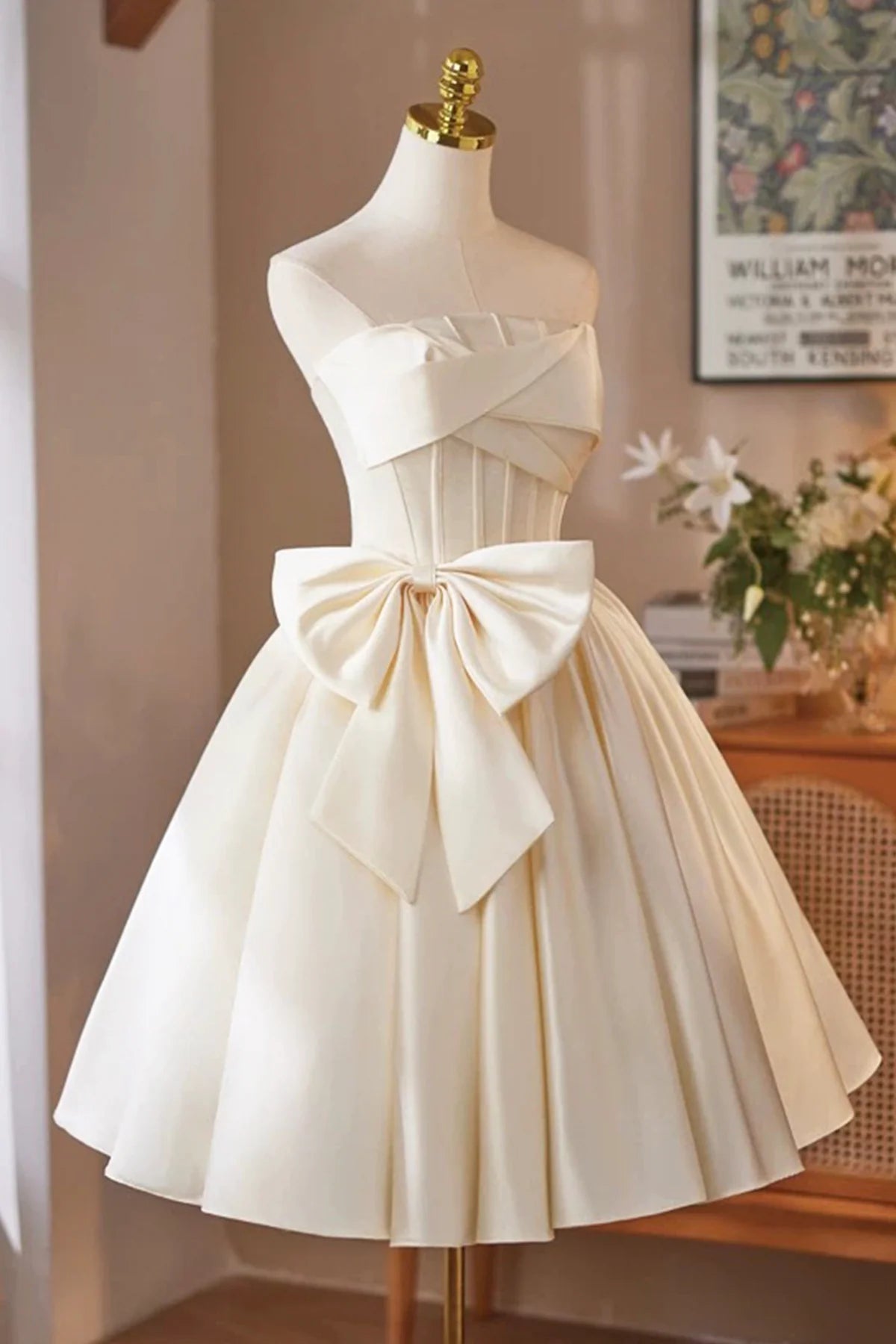 Elegant Draped Bodice A-Line Strapless Sleeveless Lace-Up Back Short Homecoming Dresses with Oversized Bow