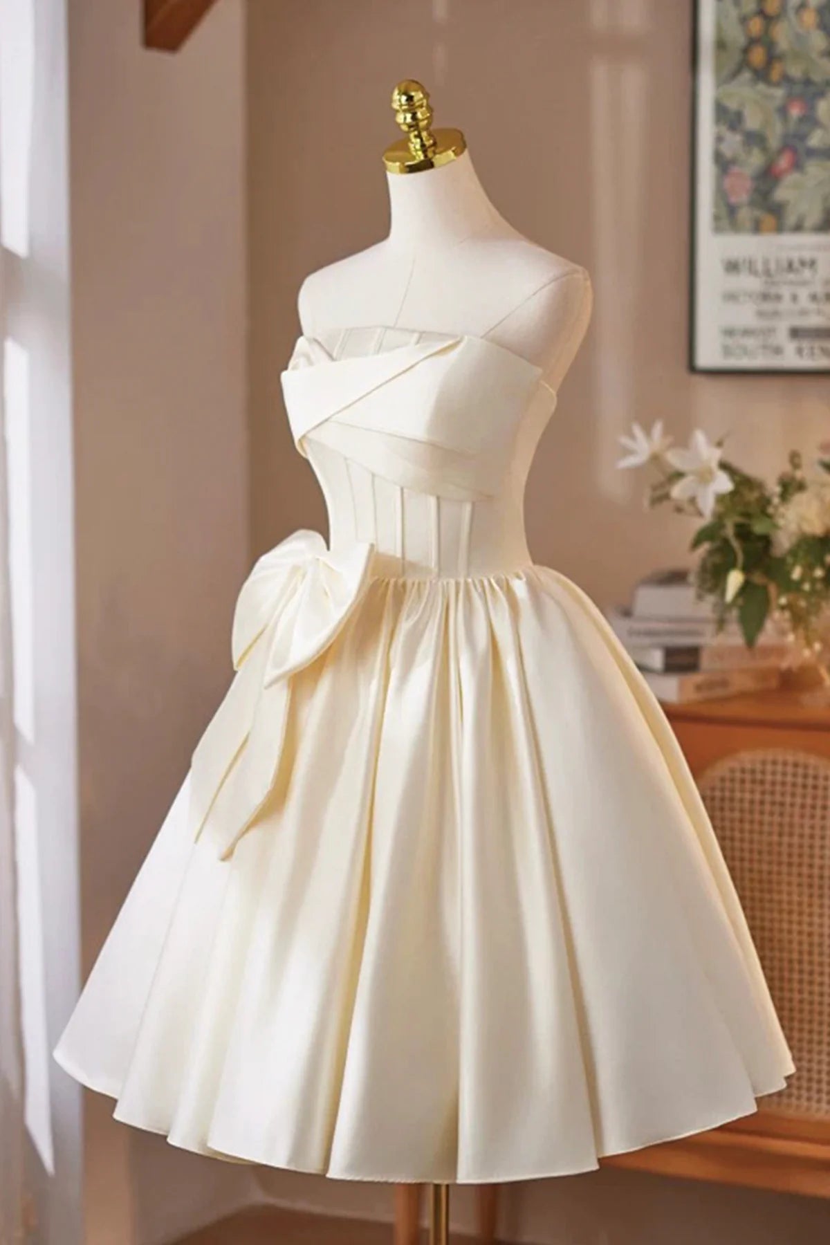 Elegant Draped Bodice A-Line Strapless Sleeveless Lace-Up Back Short Homecoming Dresses with Oversized Bow