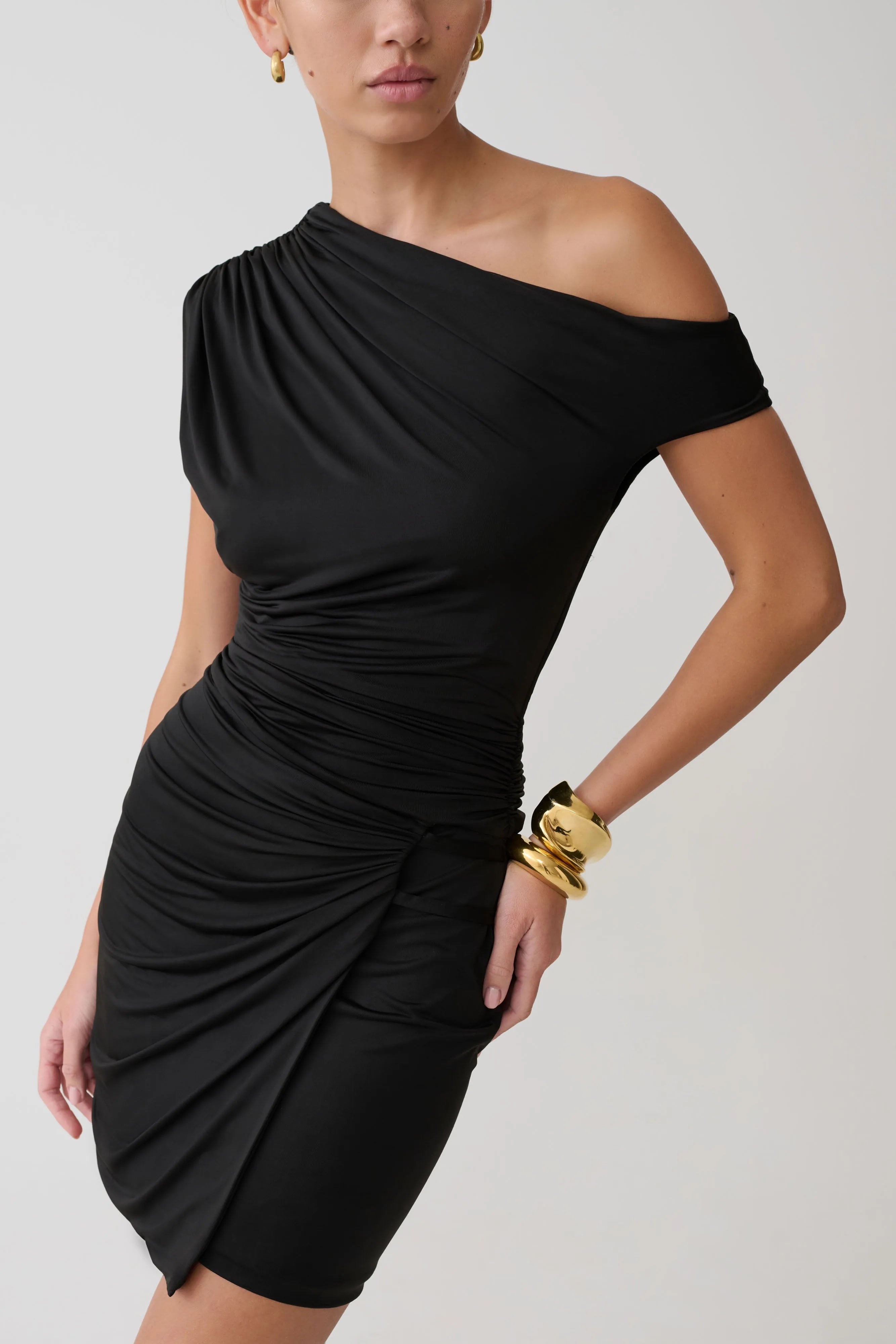 Elegant Draped One-Shoulder Ruched Black Mini Homecoming Dress for Women