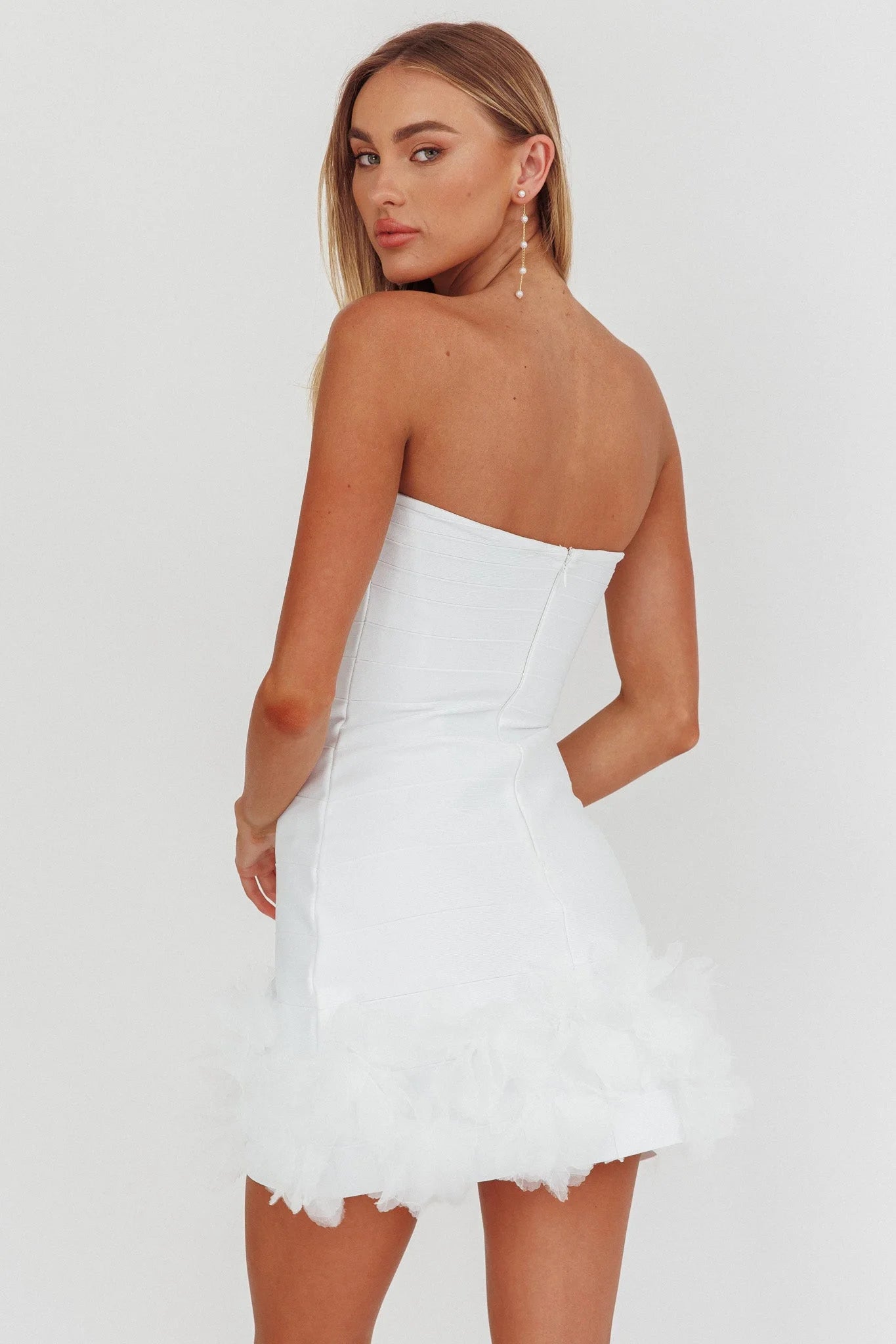Elegant Fitted Strapless Sleeveless Ruffled Hem White Mini Homecoming Dress