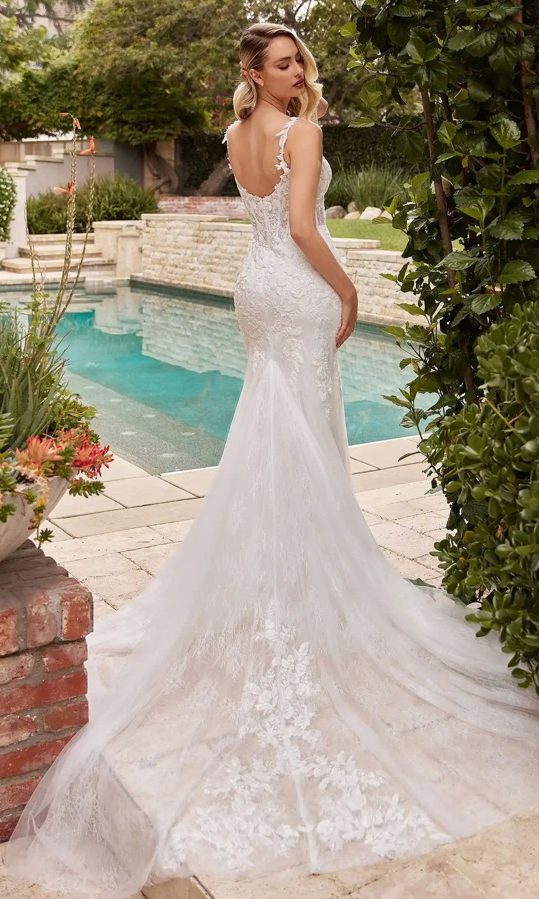 Elegant Mermaid Sweetheart Sleeveless Corset Applique White Maxi Prom Dresses Women