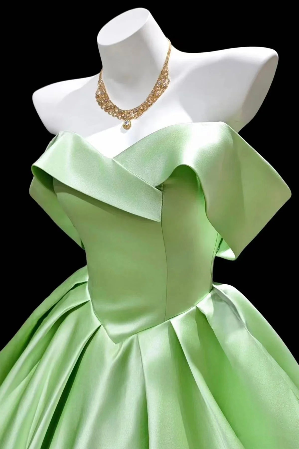 Elegant Off-the-Shoulder Sweetheart A-line Cap Sleeve Zipper Back Mini Homecoming Dress