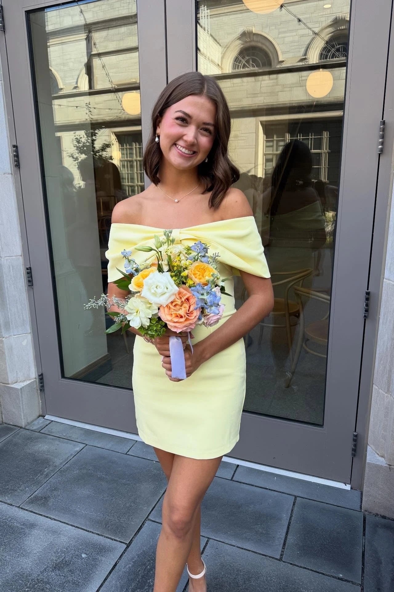 Elegant Off-the-Shoulder Sweetheart Sheath Mini Homecoming Dress with Bow Detail