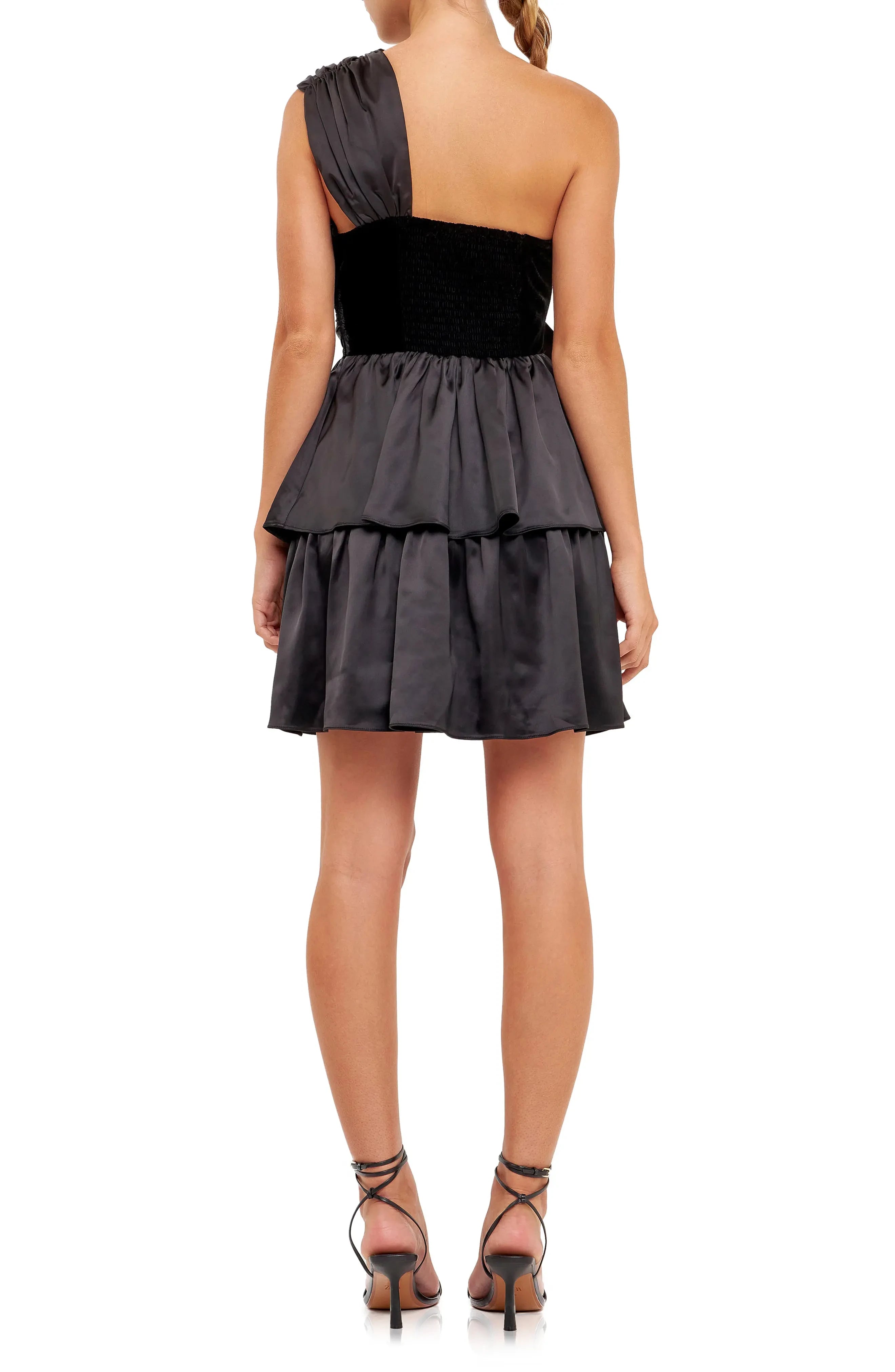 Elegant One-Shoulder Strapless Tiered Shirred Back Mini Homecoming Dress for Parties