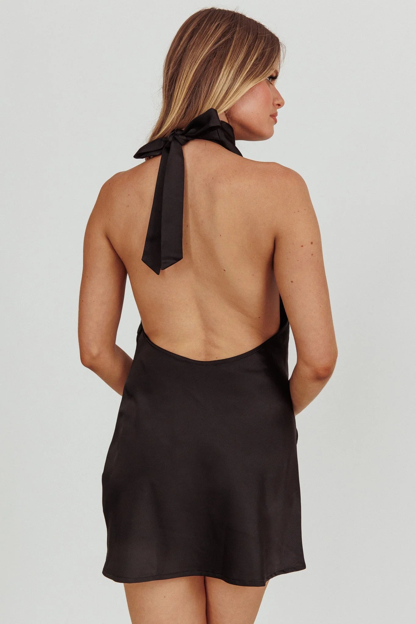 Elegant Sheath Halter Cowl Neck Sleeveless Chic Black Mini Homecoming Dress for Women