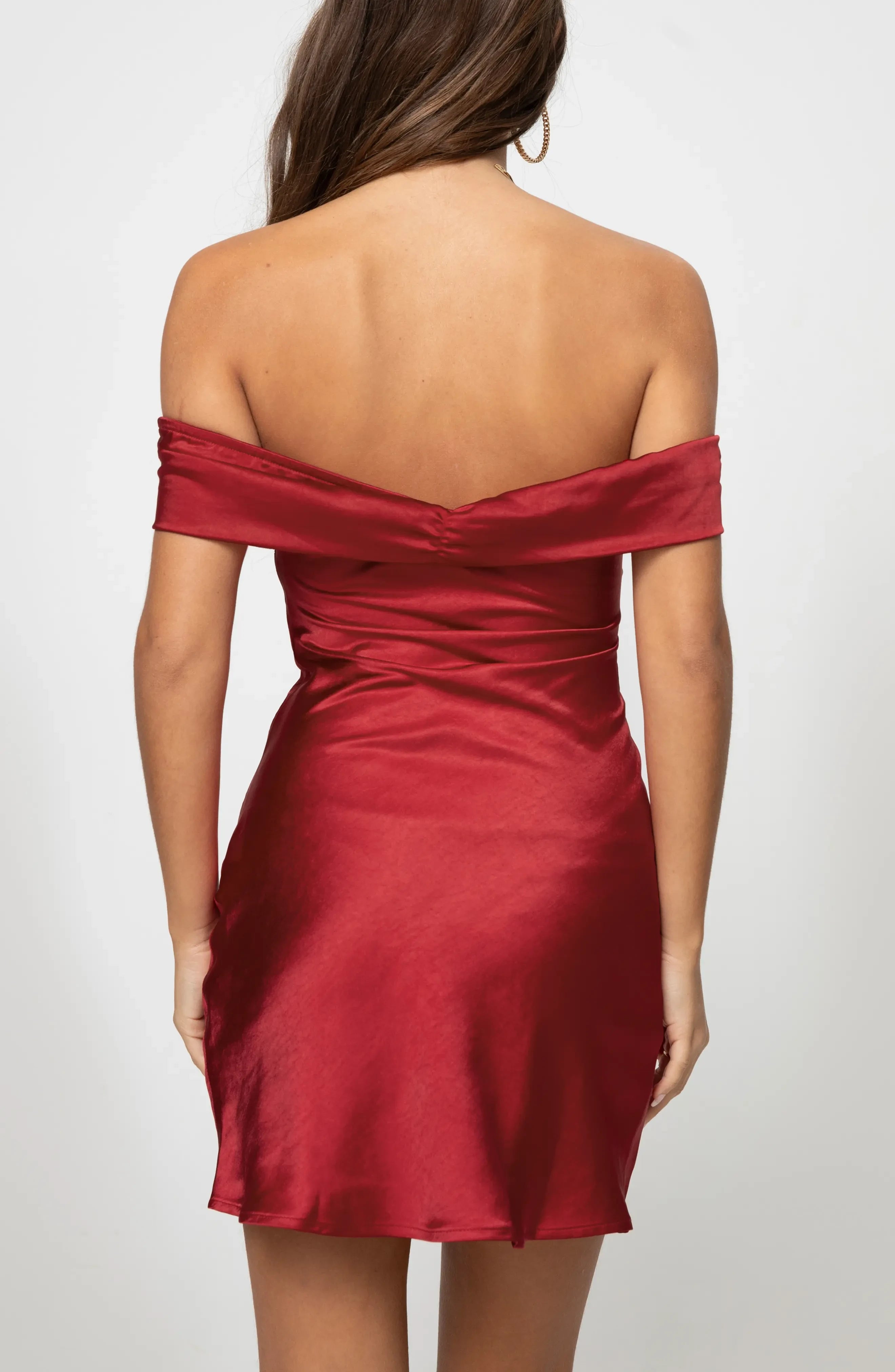 Elegant Sheath Off-Shoulder Ruched Backless Mini Homecoming Dress