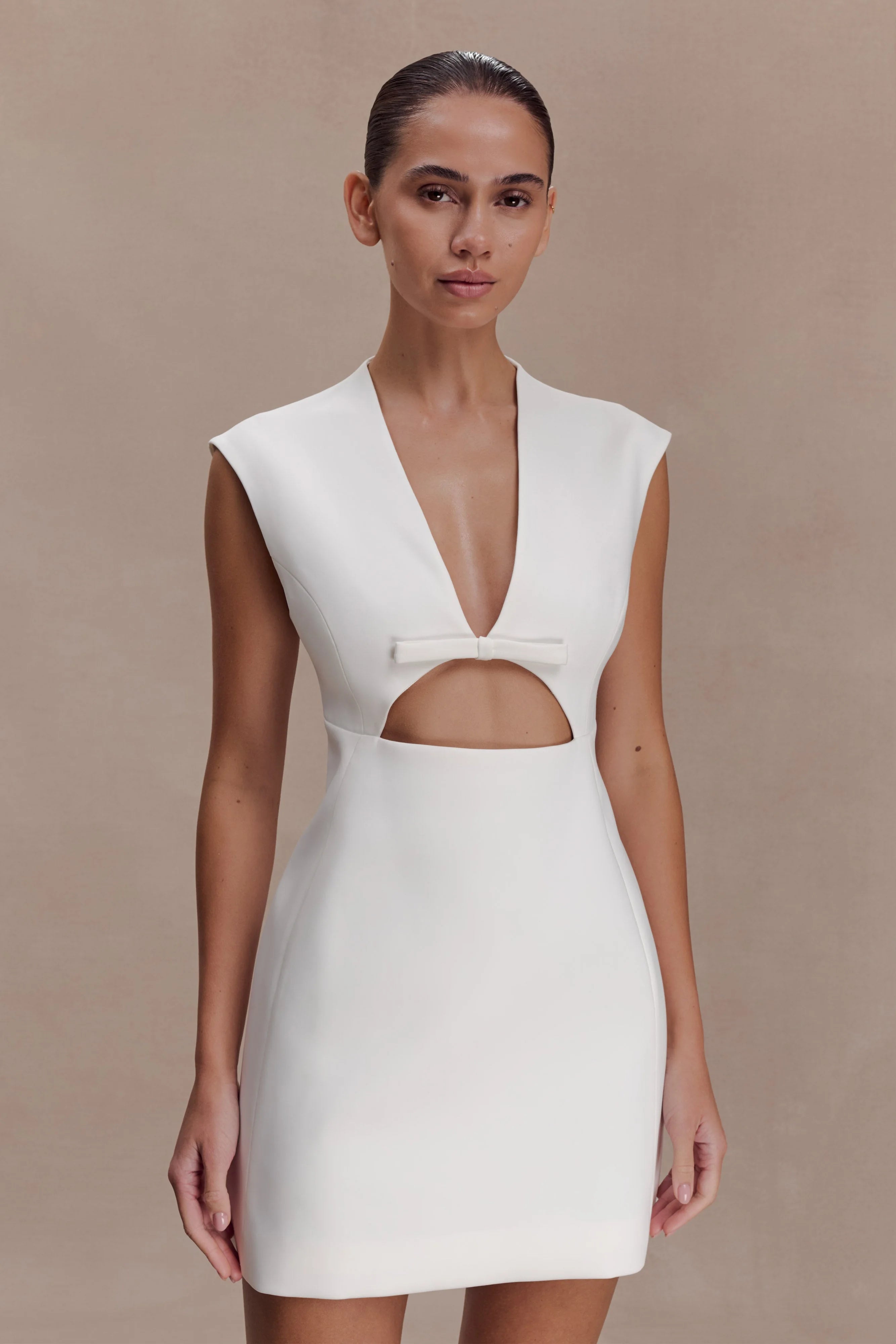 Elegant Sheath Plunge V-Neck Sleeveless Bow Detail Ivory Mini Homecoming Dress