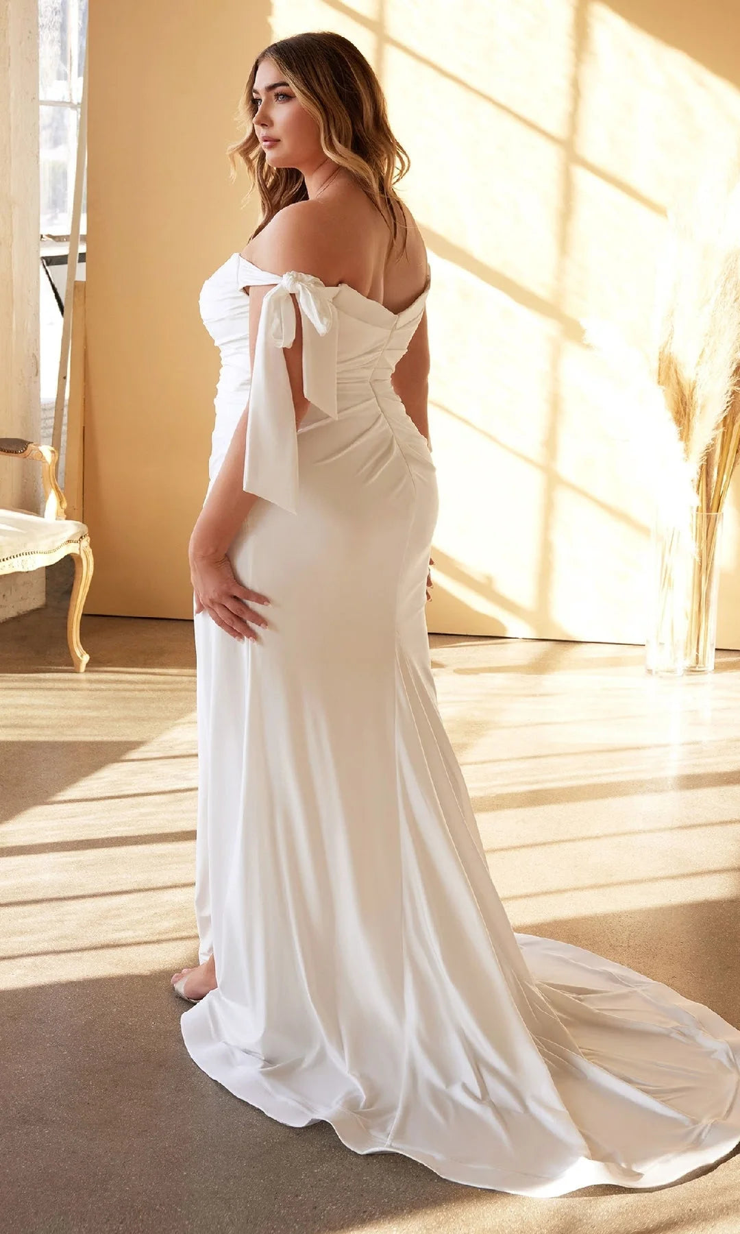 Elegant Sheath Sweetheart Sleeveless Ruched Slit White Long Prom Dresses Women