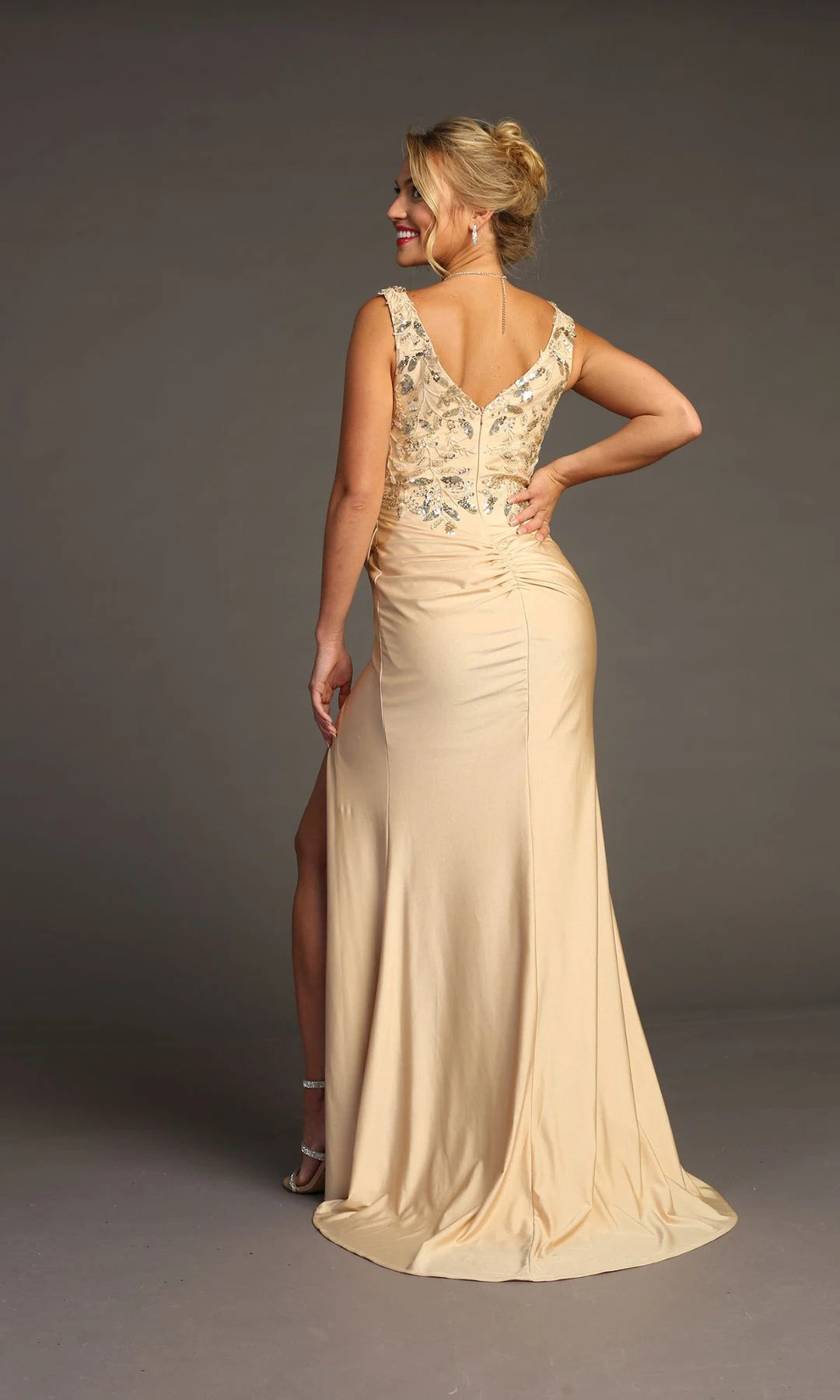 Elegant Sheath V-Neck Sleeveless Sequin Ruched Champagne Maxi Prom Dresses Women