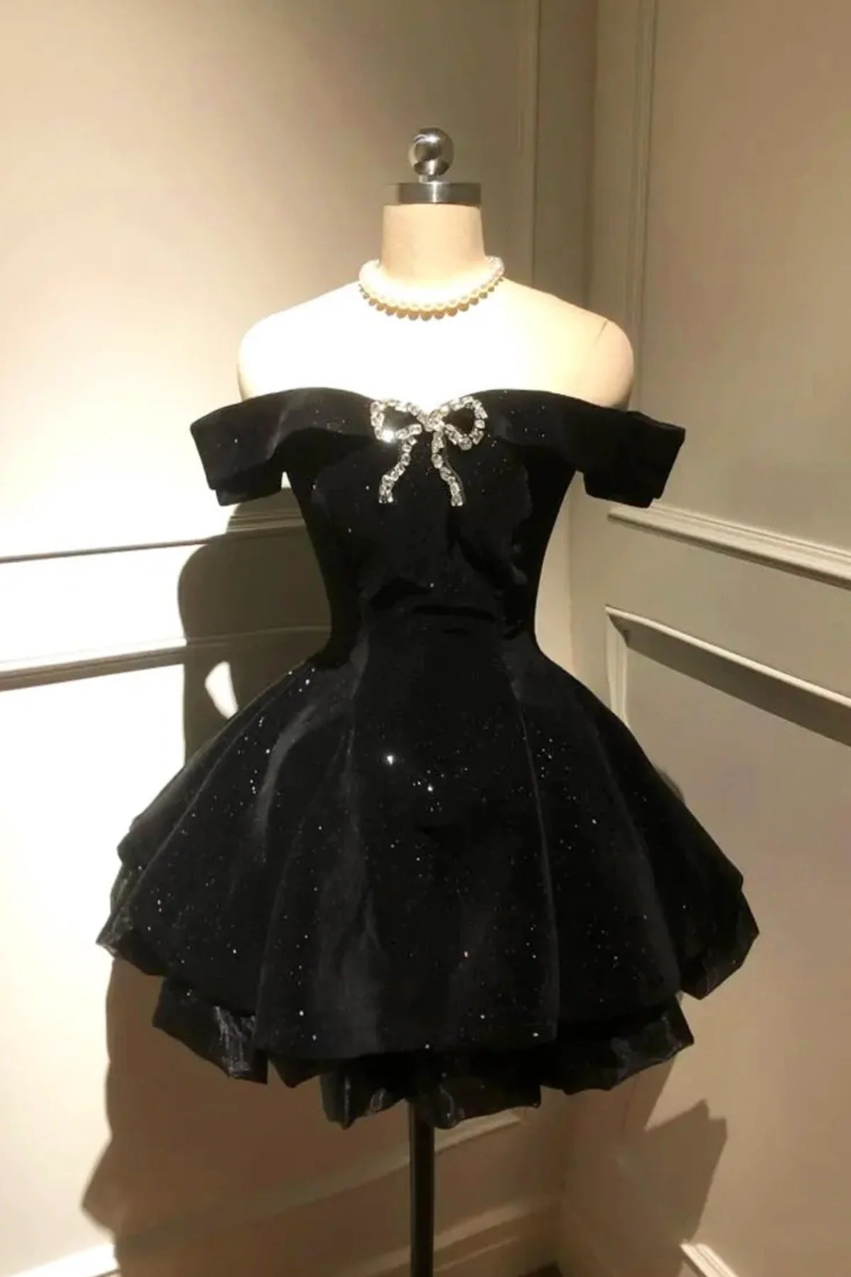 Elegant Sparkling A-Line Off-Shoulder Short Sleeve Bow Back Mini Homecoming Dress