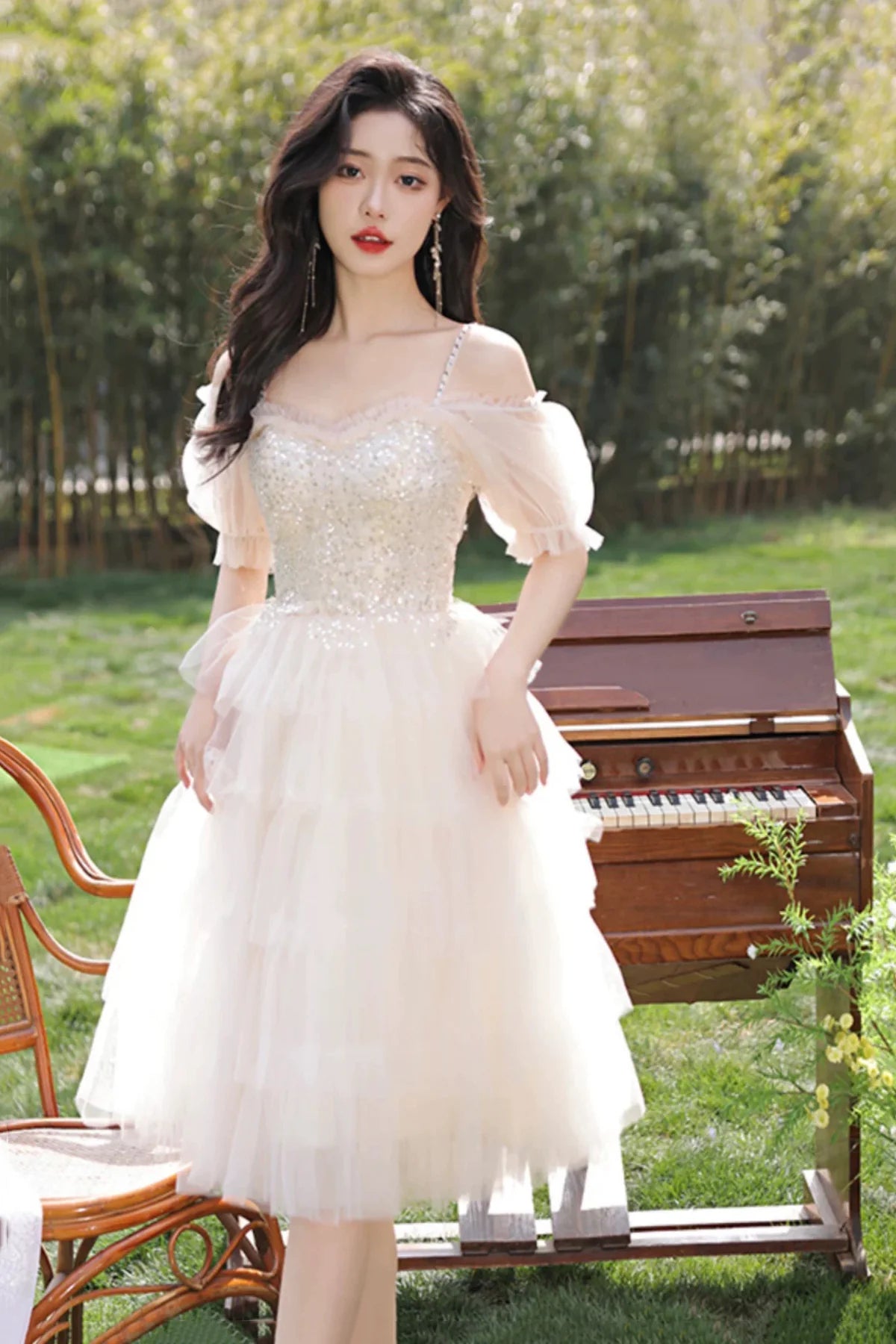 Elegant Sparkling A-line Sweetheart Off-Shoulder Puffy Sleeve V-Back Knee-Length Homecoming Dresses