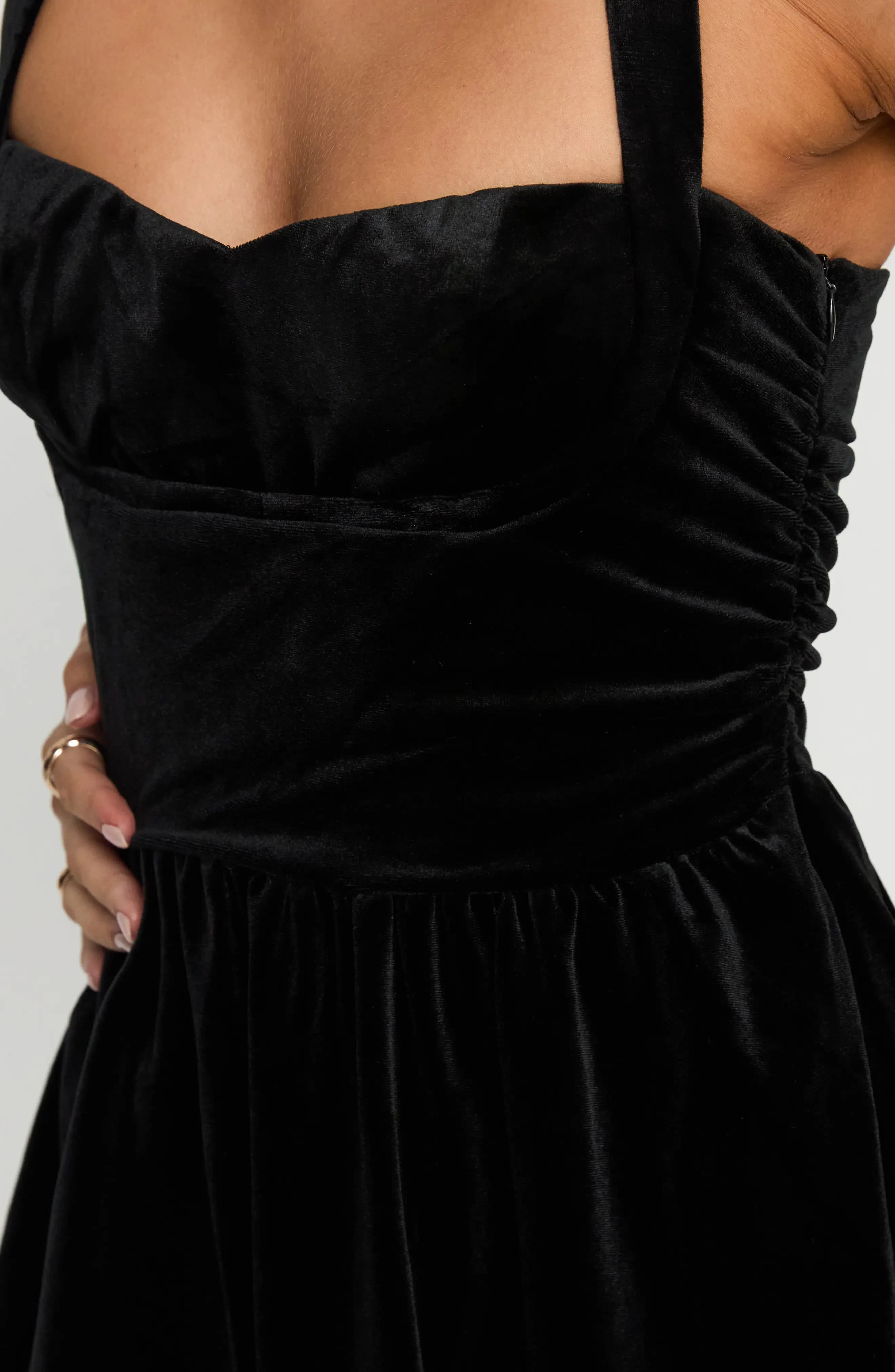 Elegant Velvet A-Line Halter Sweetheart Sleeveless Open Back Mini Fit-and-Flare Homecoming Party Dress