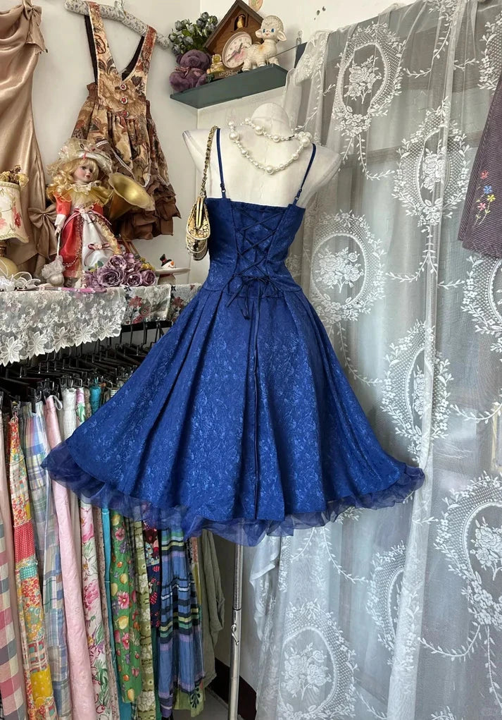 Elegant Vintage-Inspired A-Line Sweetheart Spaghetti Strap Lace-Up Back Knee-Length Homecoming Dresses