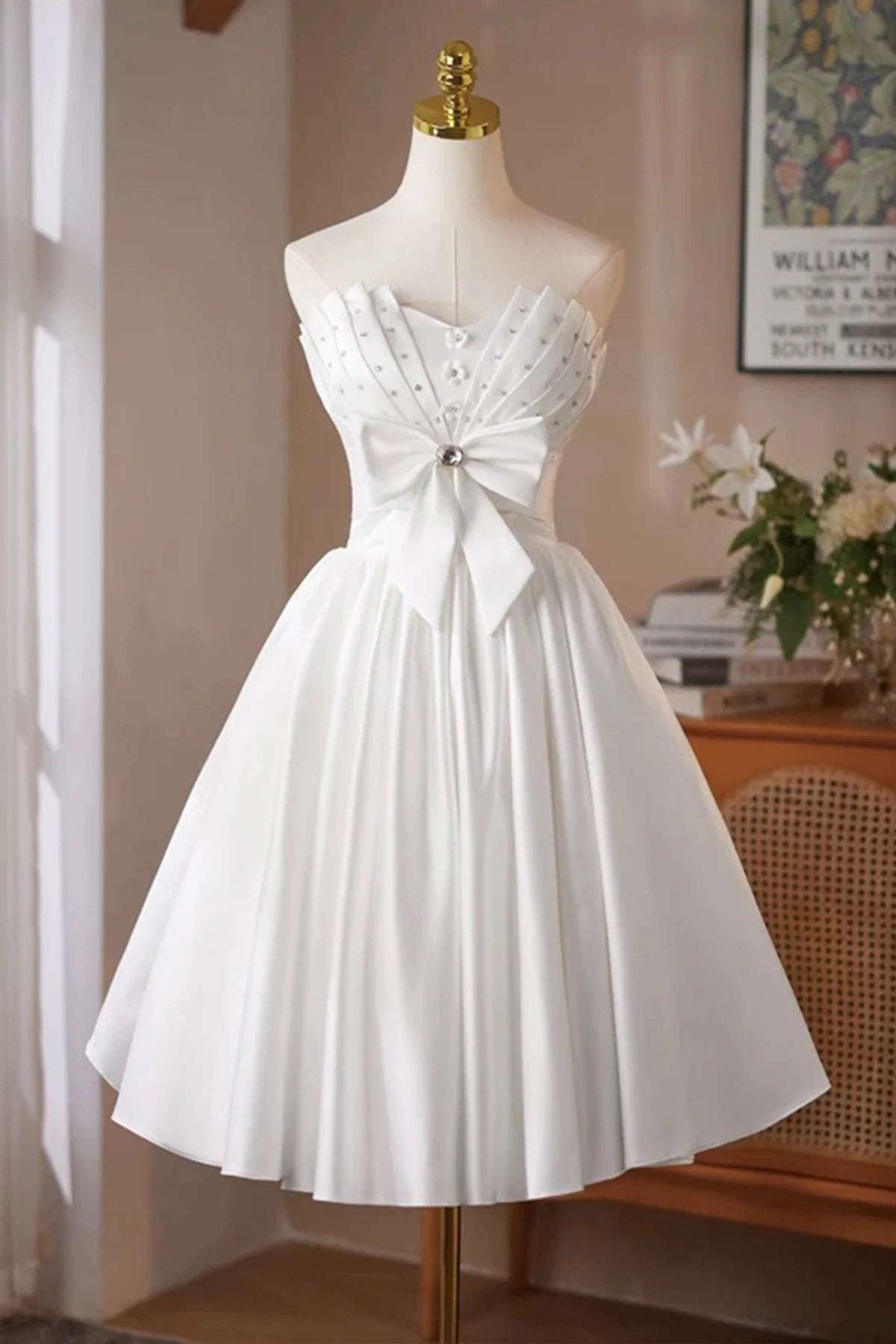 Elegant White A-Line Sweetheart Strapless Lace-Up Back Above-Knee Homecoming Dresses with Bow Detail