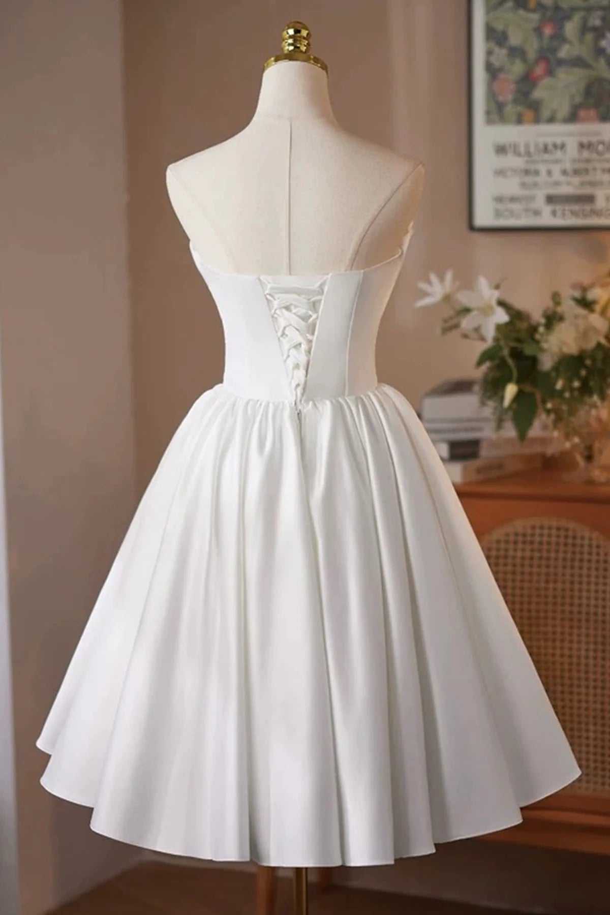 Elegant White A-Line Sweetheart Strapless Lace-Up Back Above-Knee Homecoming Dresses with Bow Detail