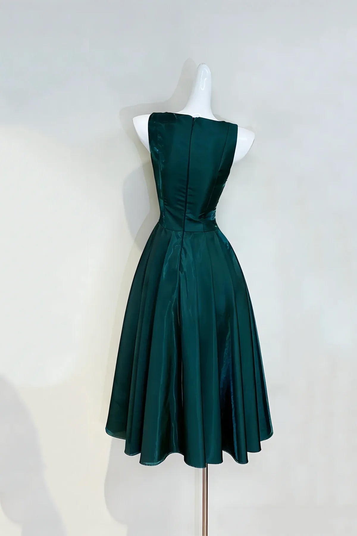 Emerald V Neck Sleeveless Pleated A-Line Midi Homecoming Dress