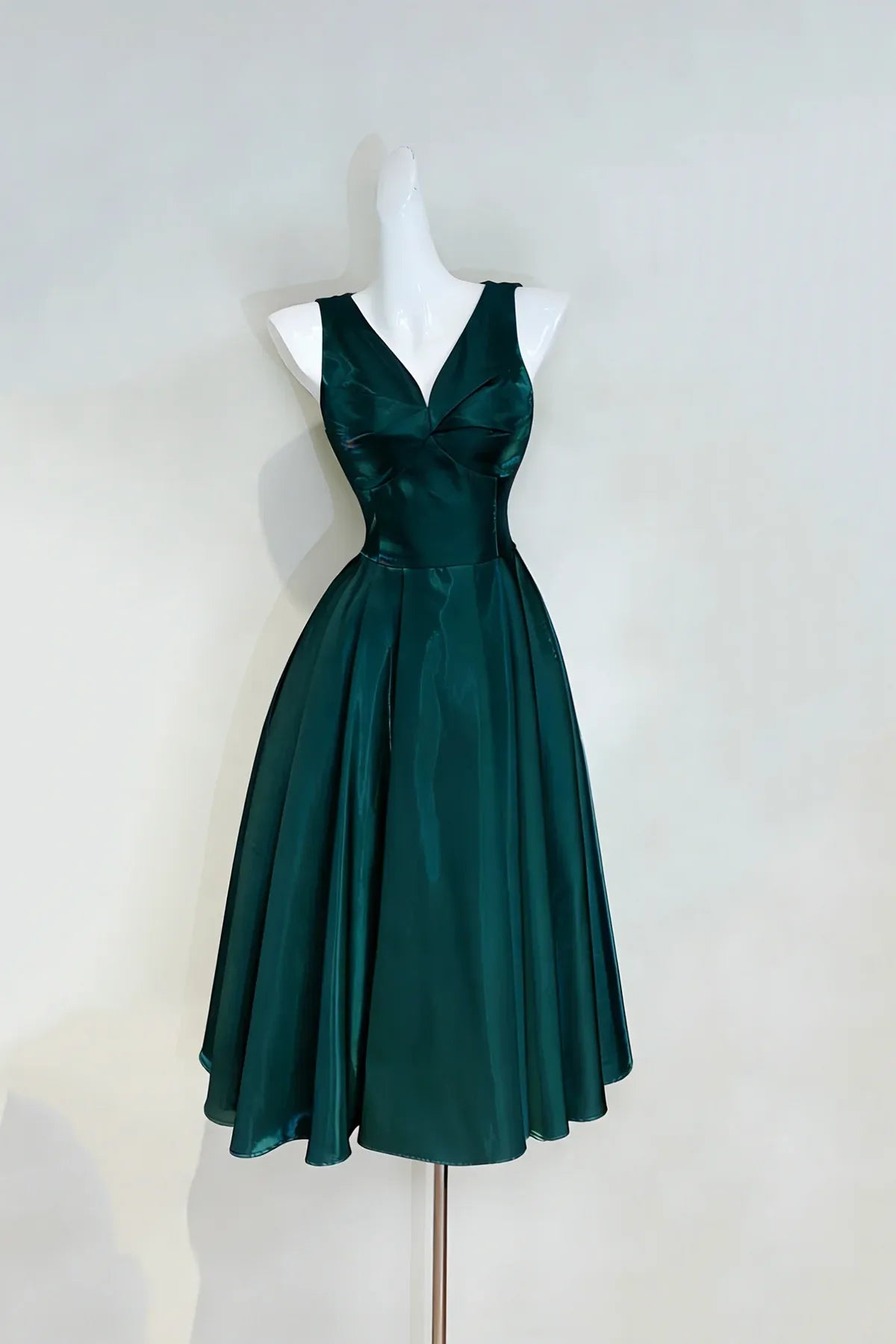Emerald V Neck Sleeveless Pleated A-Line Midi Homecoming Dress