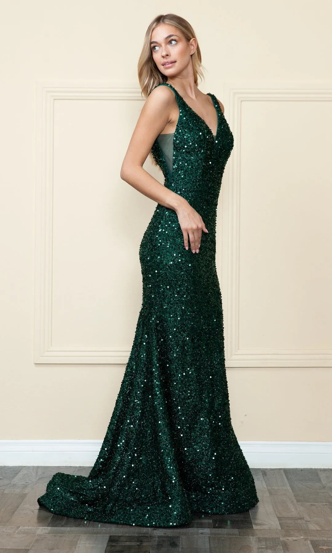 Glamorous Mermaid V-Neck Sleeveless Backless Sparkly Green Long Prom Dresses Women